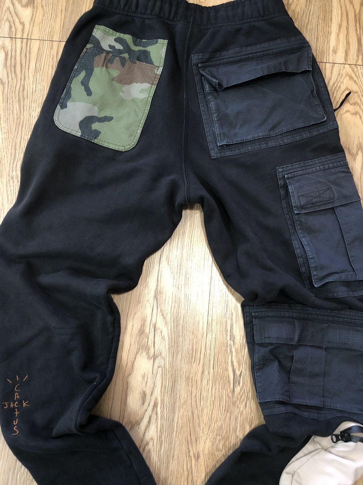 Nike × Travis Scott Nike Cactus Jack cargo sweatpant Size US 29 - 16 Thumbnail