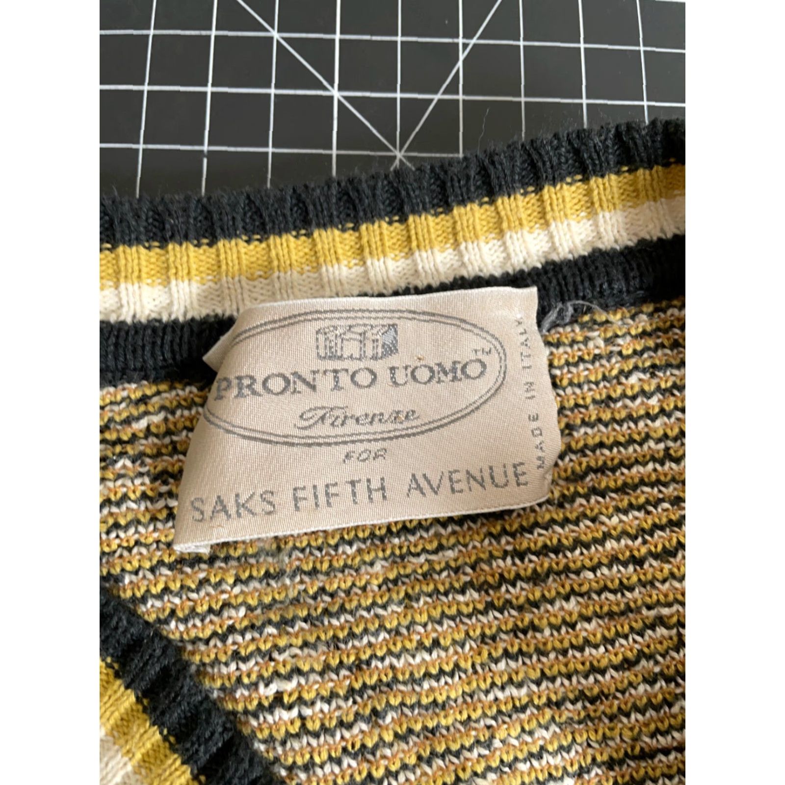 Saks Fifth Avenue VINTAGE Saks Fifth Avenue Pronto Uomo Sweater Shirt Adult XL Yellow Textured Knit 80s 90s Mens Size US XL / EU 56 / 4 - 3 Thumbnail