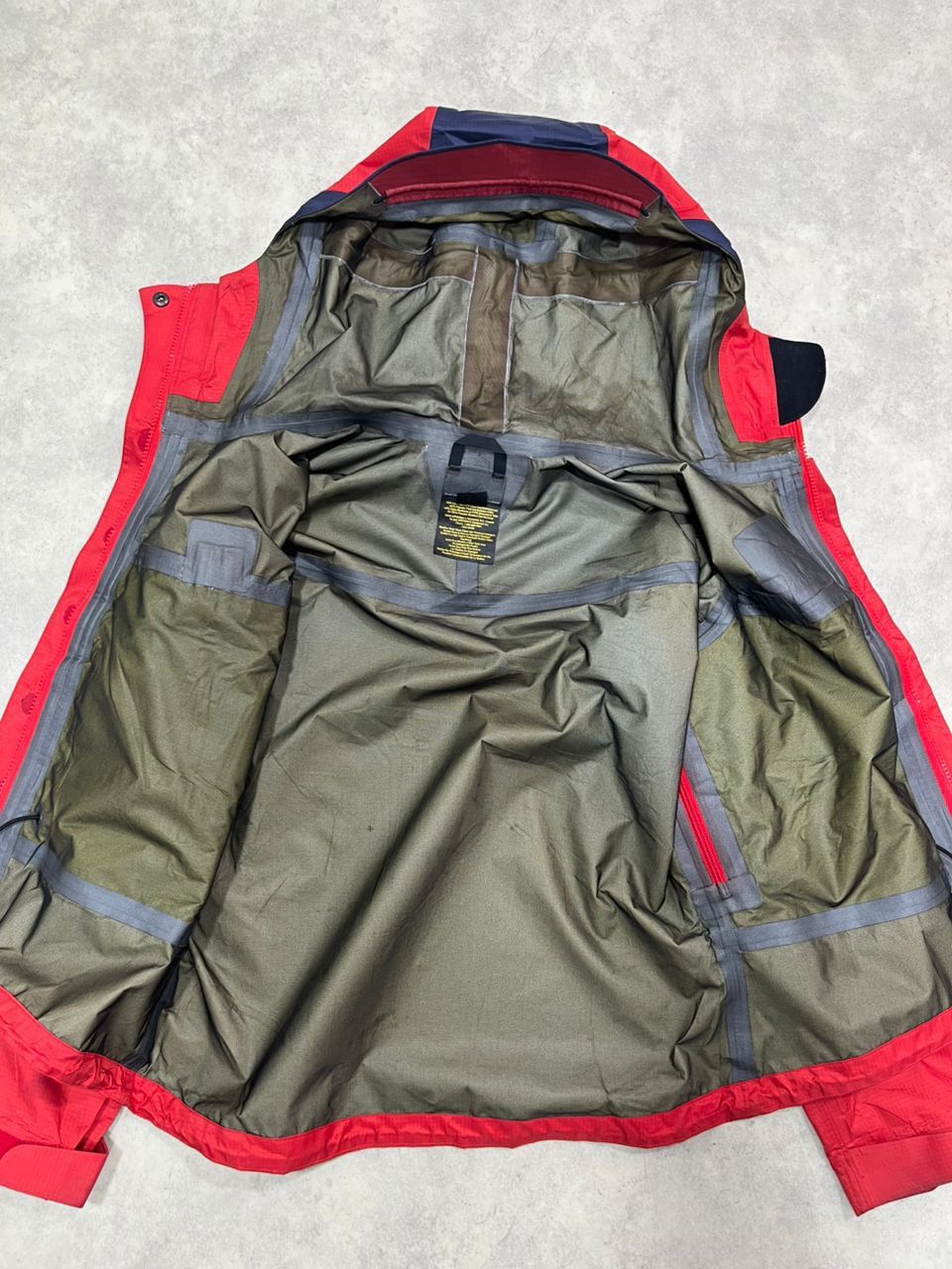 Arc'teryx Arcteryx vintage Beta LT Jacket First Generation (Gold Logo) Size XS / US 0-2 / IT 36-38 - 6 Thumbnail