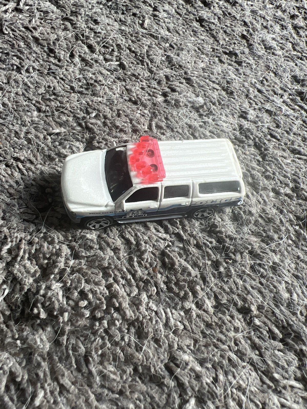 Chevrolet 1999 Mattel Matchbox 2000 Chevrolet Suburban Size ONE SIZE - 1 Thumbnail