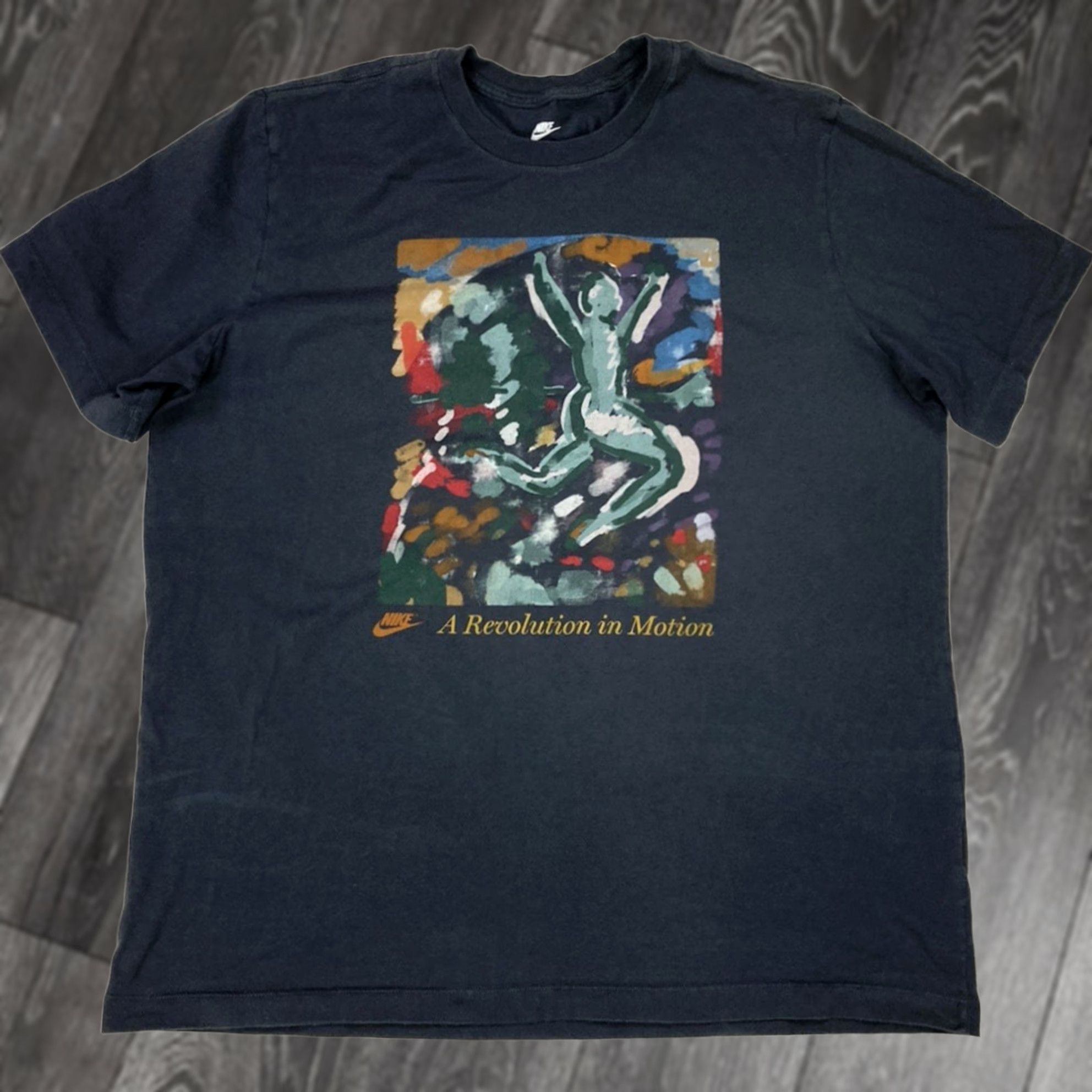 Nike Nike Graphic T-shirt Men XL Gray Short Sleeve Size US XL / EU 56 / 4 - 1 Thumbnail