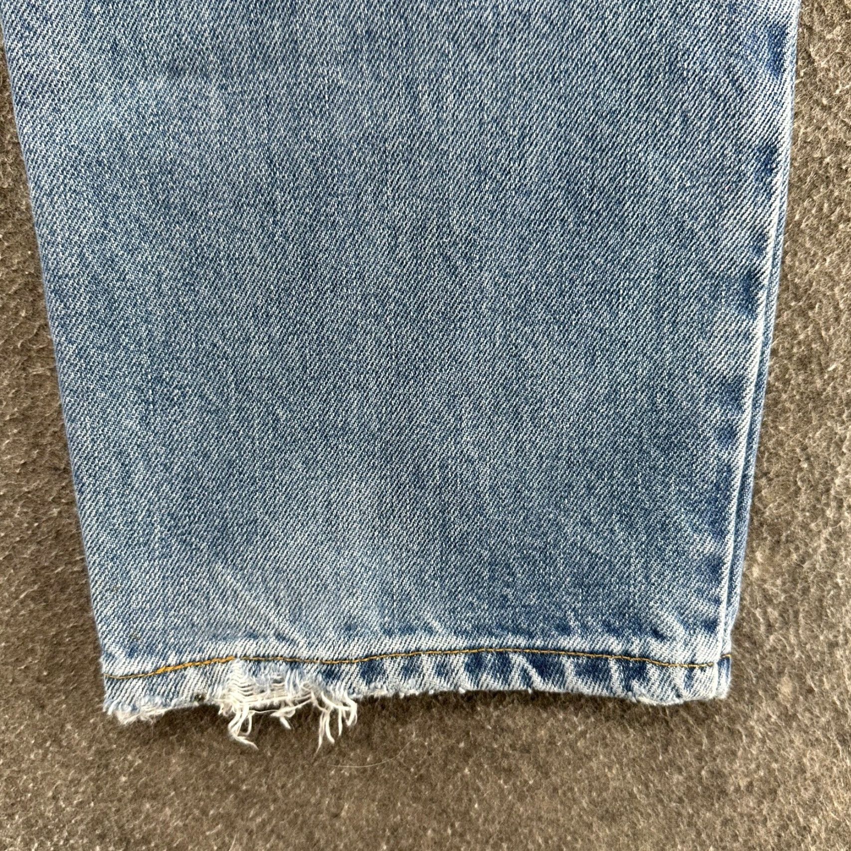 Levi's VINTAGE Levi's 550 Jeans Mens 34x30 Blue Relaxed Straight Light Wash Cotton 90s USA Mens Size US 34 / EU 50 - 7 Thumbnail
