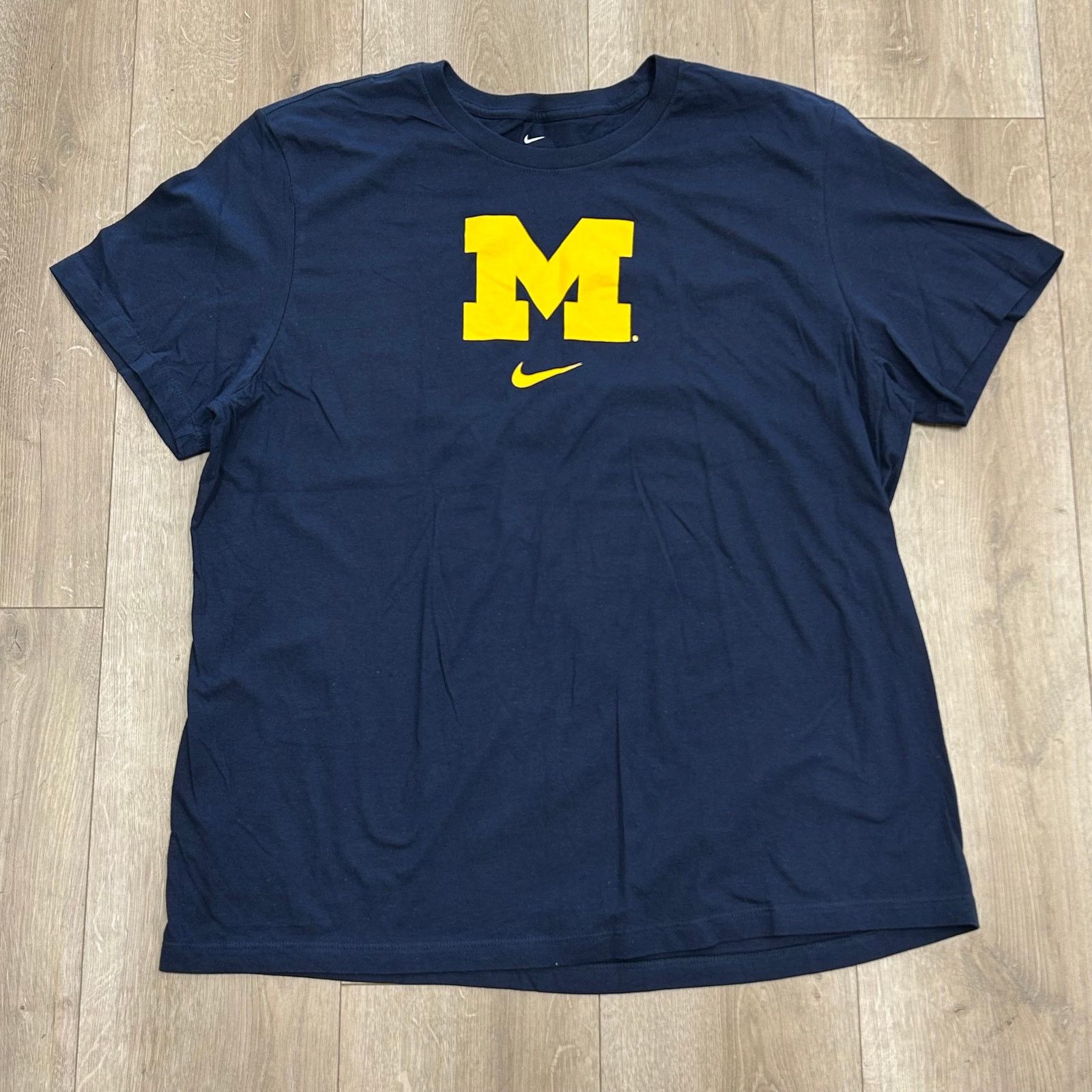 Nike Nike Michigan Wolverines navy blue Tee T Shirt size XXL 2XL Size US XL / EU 56 / 4 - 1 Thumbnail