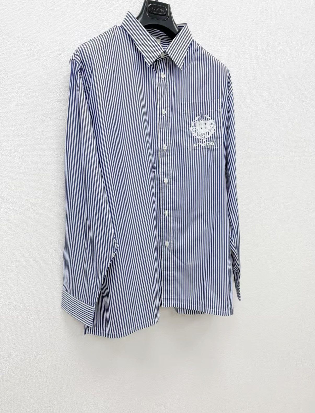 Givenchy Givenchy Embroidered Loose Long Sleeve Shirt J30 Size US XL / EU 56 / 4 - 2 Thumbnail