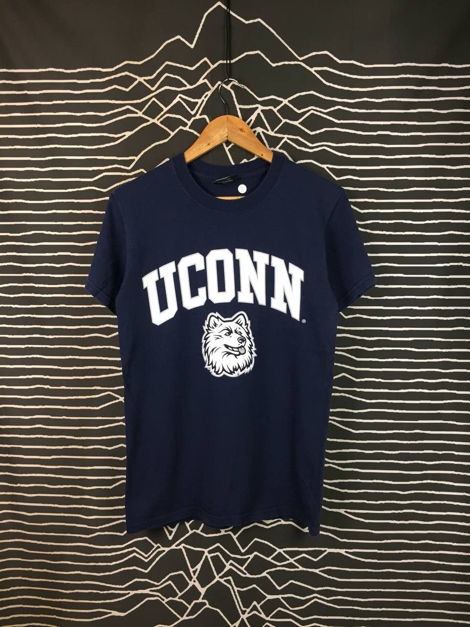 Steve And Barrys Vtg UConn University of Connecticut Huskies Mascot Tee Size US S / EU 44-46 / 1 - 2 Thumbnail