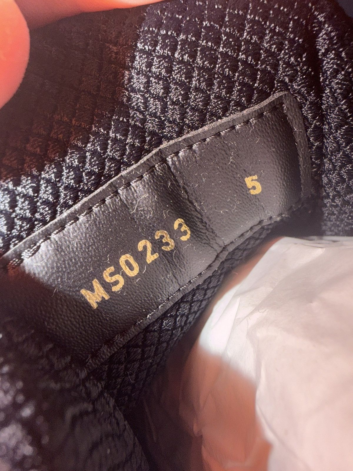Louis Vuitton Louis vuitton tactic size 5 Size US 5 / EU 37 - 7 Thumbnail