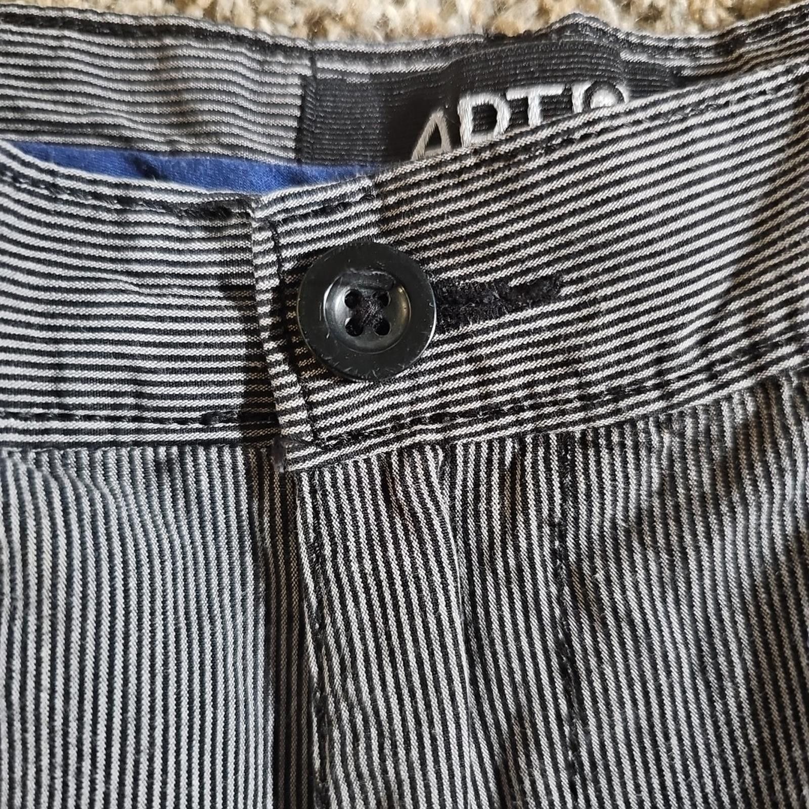 Apt. 9 Apt 9 Sz 40 Striped Shorts Size US 40 / EU 56 - 2 Thumbnail