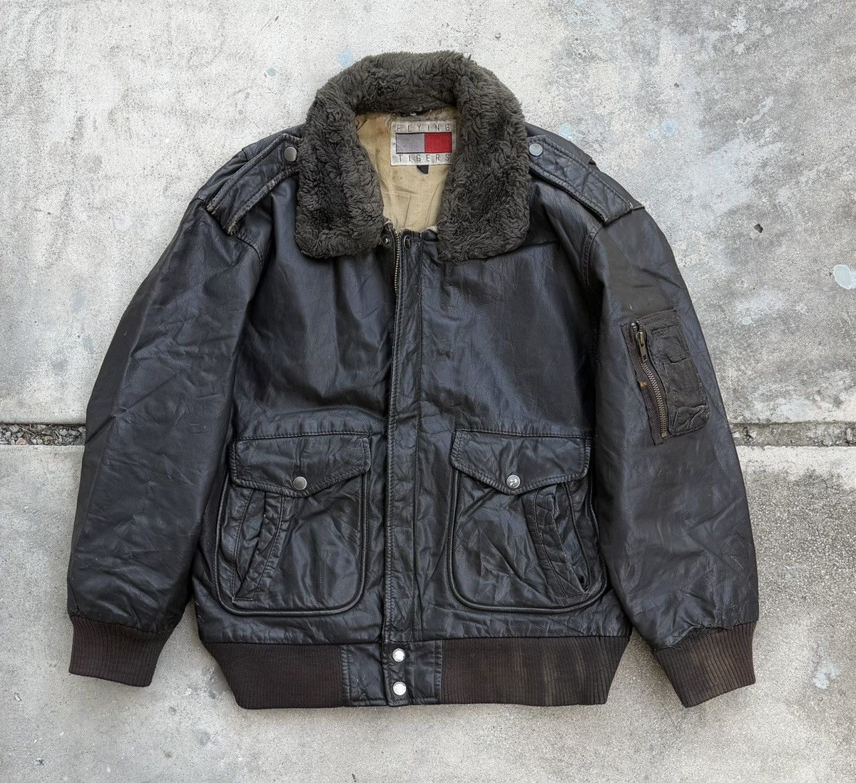 Genuine Leather Vintage Flying Tigers G-1 Leather Bomber Flight Jacket Size US L / EU 52-54 / 3 - 2 Thumbnail