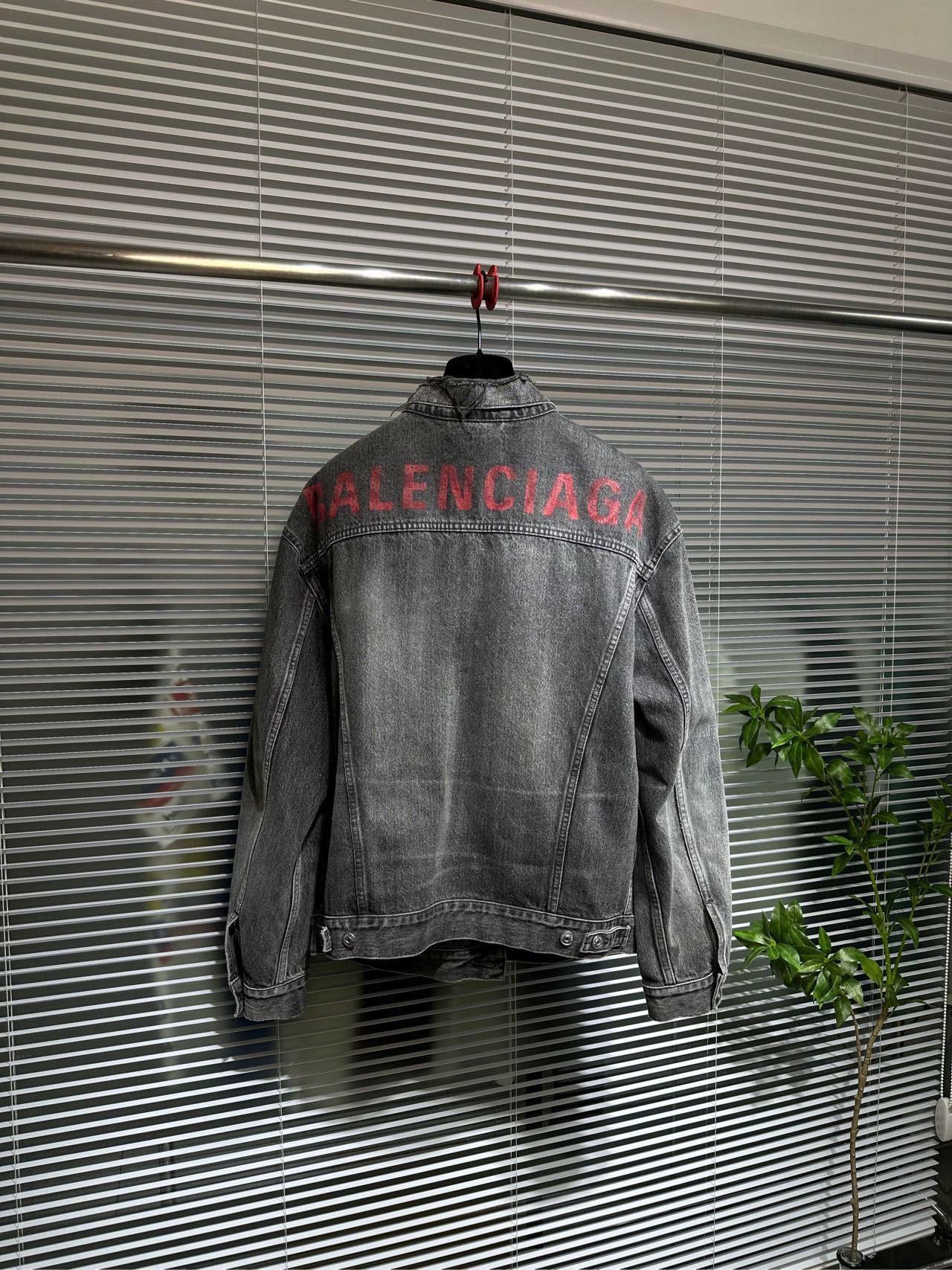Balenciaga Balenciaga destroys denim jackets-2507