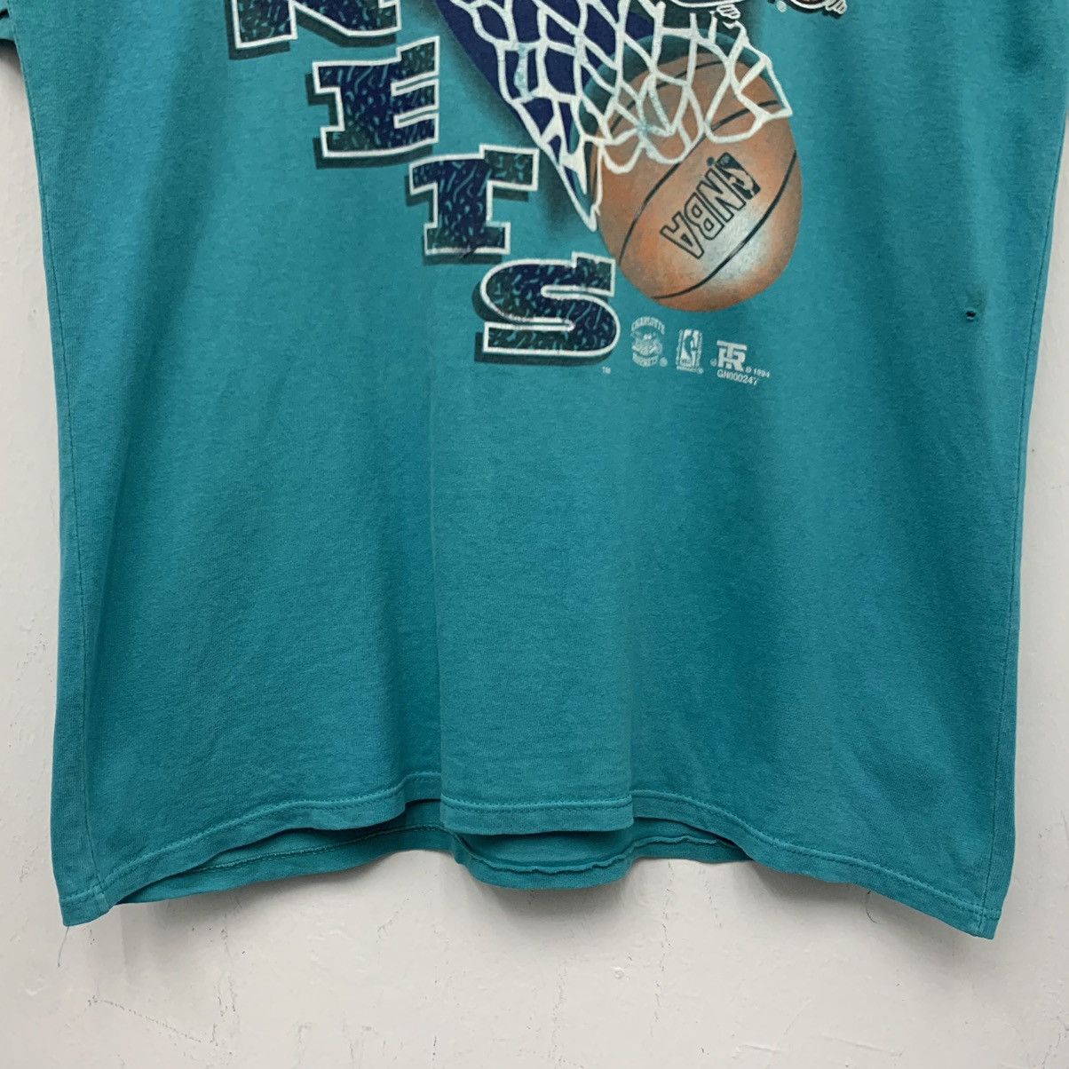 NBA × Vintage Vintage 1994 Charlotte Hornets Tshirt Size US M / EU 48-50 / 2 - 4 Thumbnail