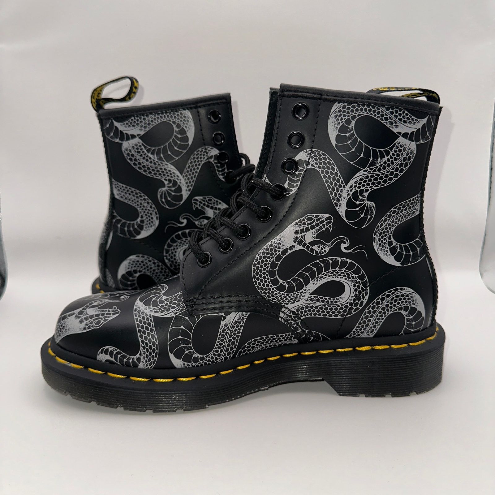 Dr. Martens Dr. Martens 1460 Men' Size 4 Women's Size 5 Serpent Print Size US 4 / IT 34 - 4 Thumbnail