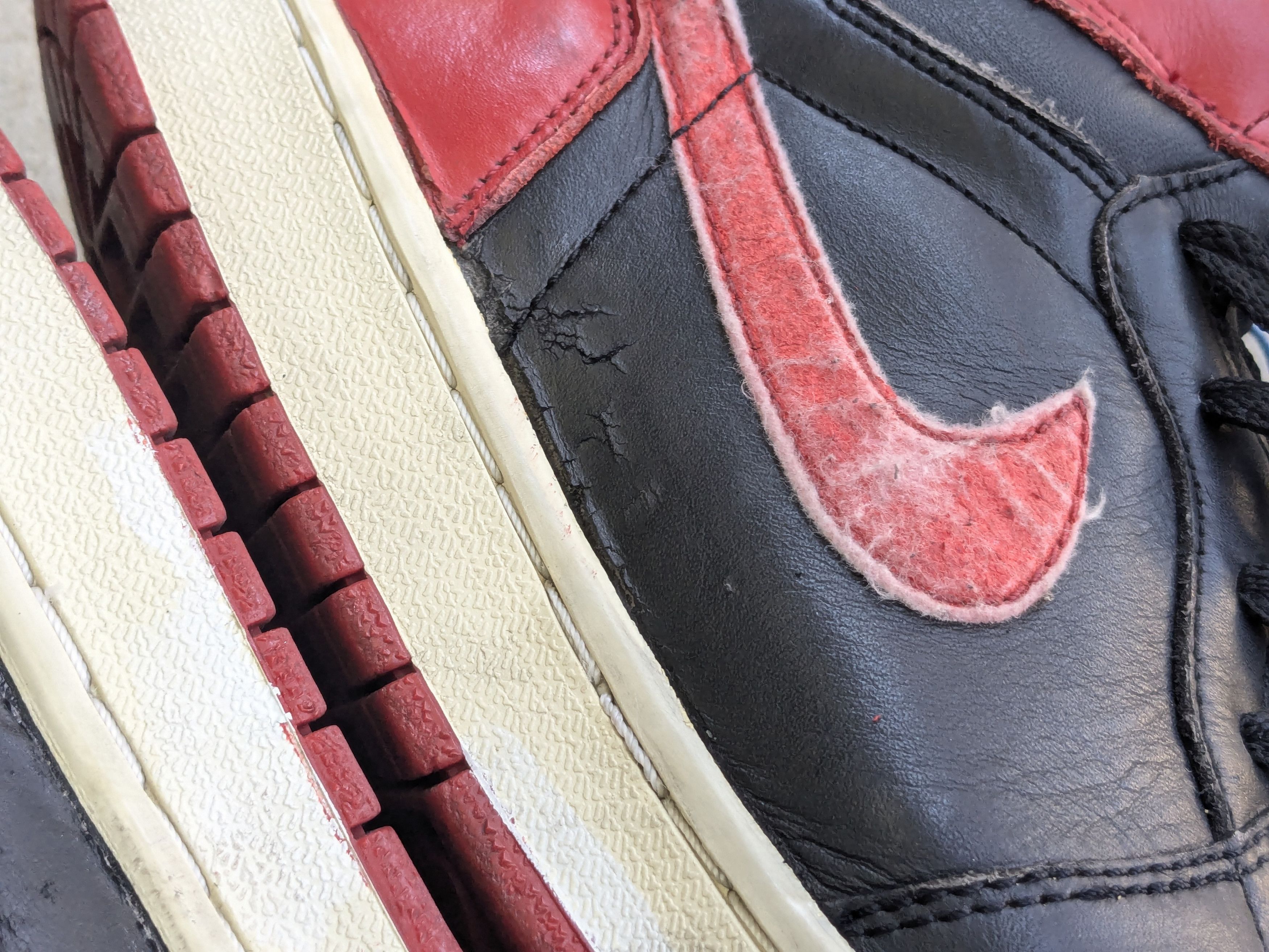 Jordan Brand Nike Air Jordan 1 Bred 2001 High Tops 2001 136066-061 Size US 11.5 / EU 44-45 - 16 Thumbnail