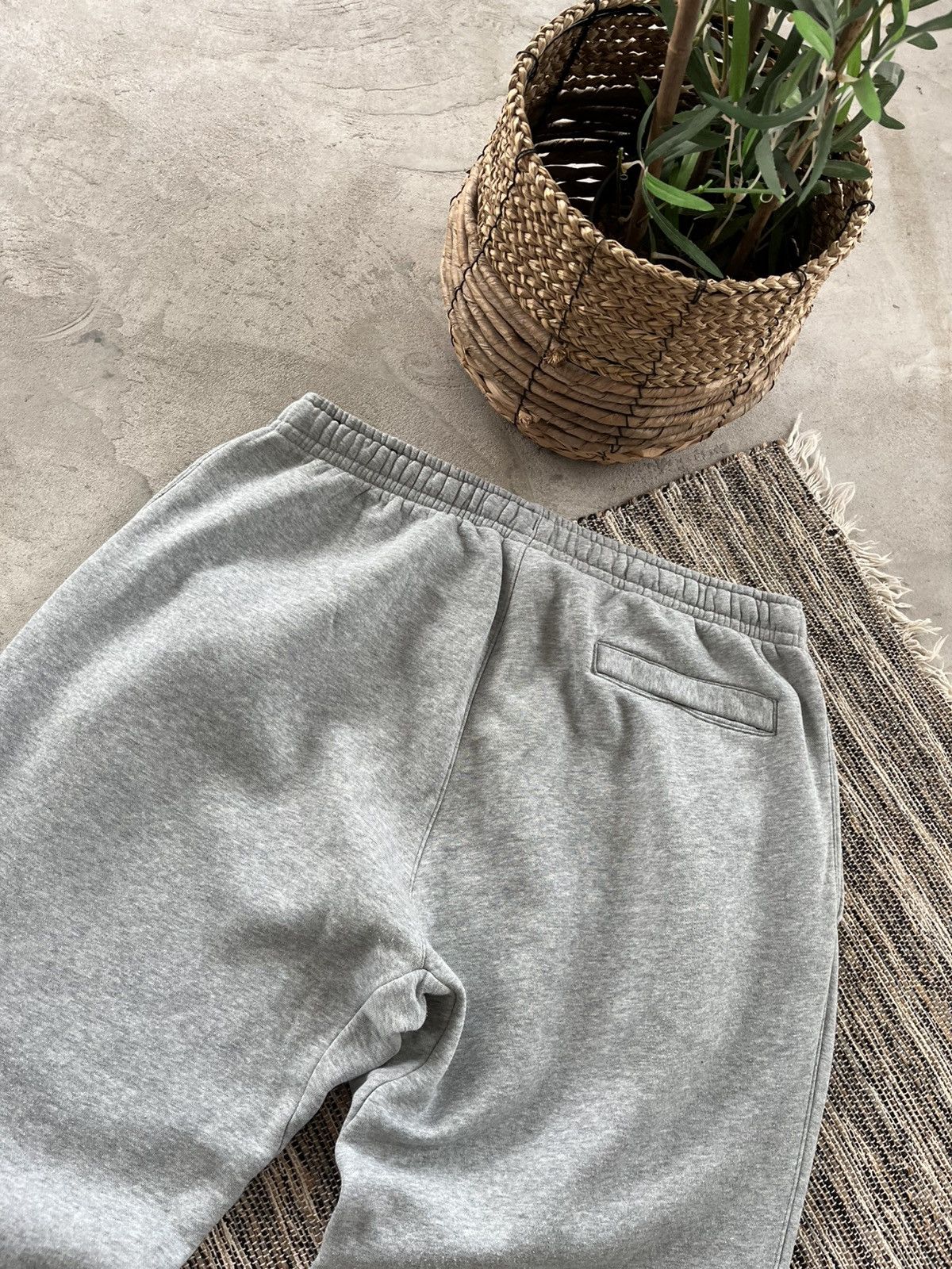 Nike Vintage Nike Grey Y2K Oversize Wide Sweatpants Joggers Size US 38 / EU 54 - 13 Thumbnail