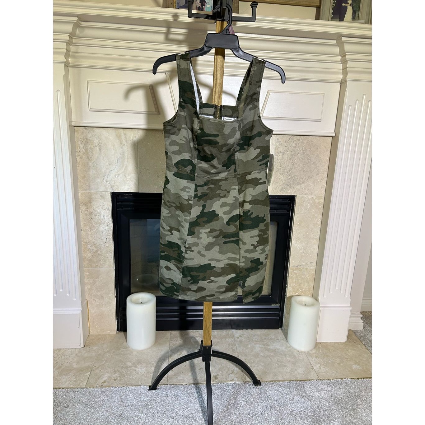 Other No Boundaries’ Juniors Denim Pinafore Camo Mini Dress. Size S (4-6). New. Size S / US 4 / IT 40 - 2 Thumbnail