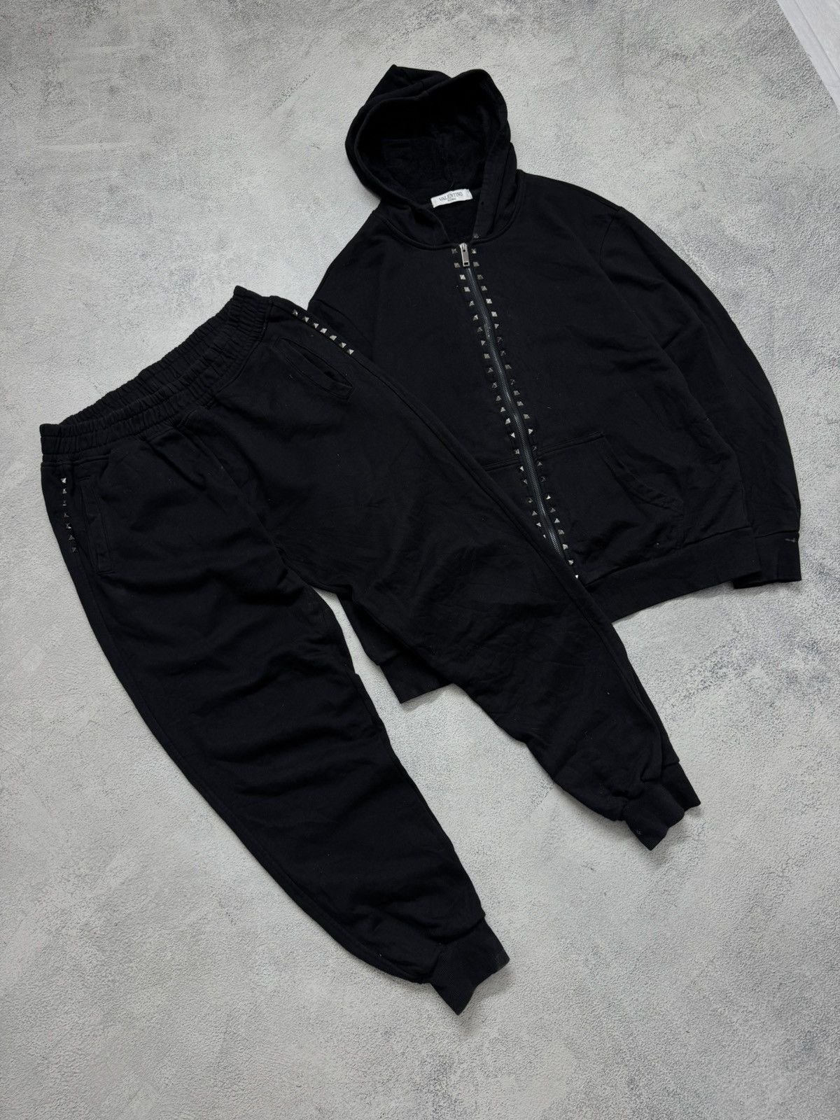 Versace Versace Studded Tracksuit (Hoodie + Joggers Set) – Rare Size XXL / US 16-18 / IT 52-54 - 1 Thumbnail
