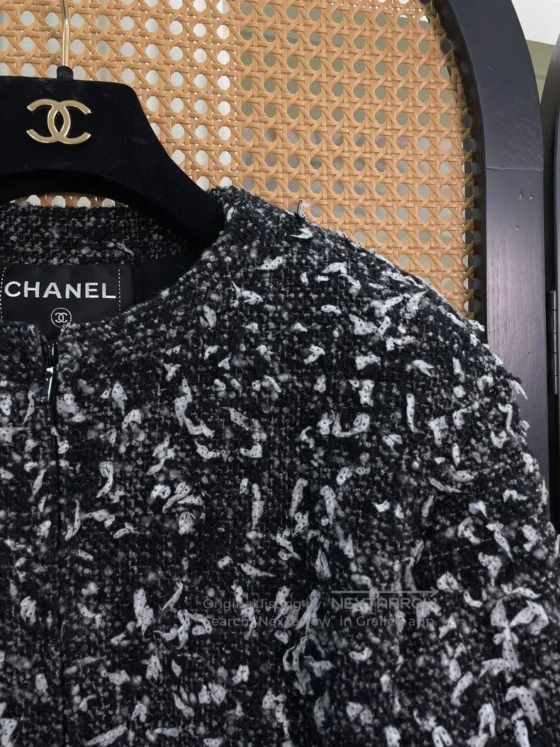 Chanel Chanel 19B black and white snowflake tweed zipper jacket Size XS / US 0-2 / IT 36-38 - 6 Thumbnail