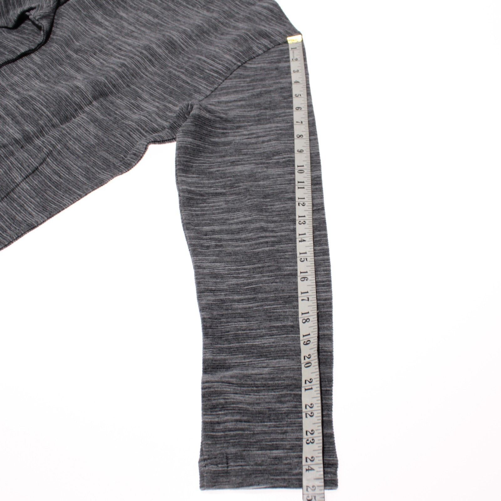 Robert Graham Robert Graham Sweater Size US M in Gray Size US M / EU 48-50 / 2 - 5 Thumbnail