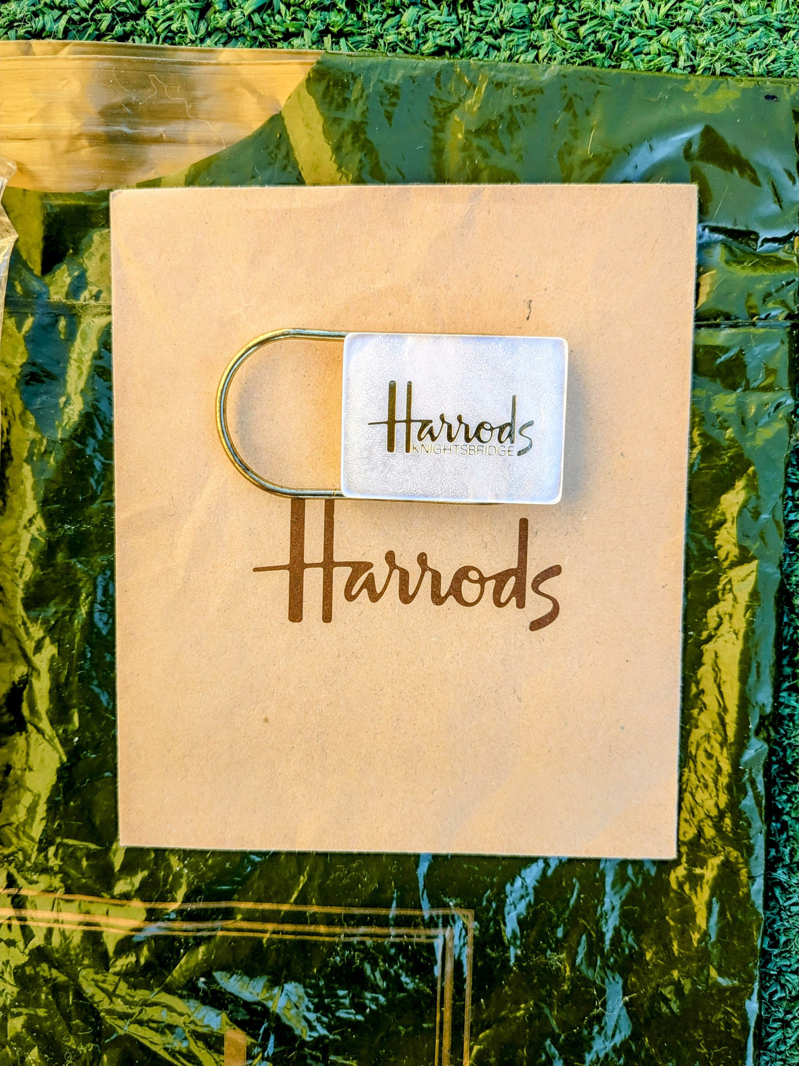 Harrods VTG 1980's HARRODS Knightsbridge Egg Cosy+2 Keychain Set Size ONE SIZE - 6 Thumbnail