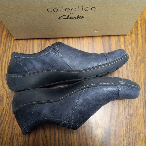 Clarks Women's Clarks Zip Up Loafers In Box. Size US 8 / IT 38 - 3 Thumbnail