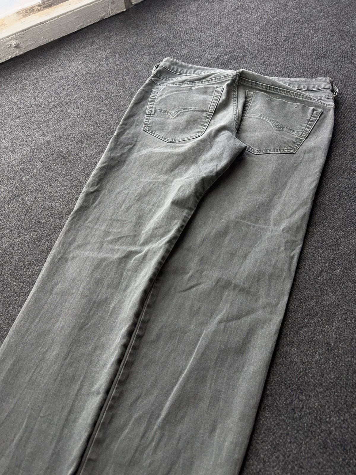 Diesel Luxury 00s Diesel D-BAZER Grey Faded Tapered Jeans Archive Size US 28 / EU 44 - 18 Thumbnail