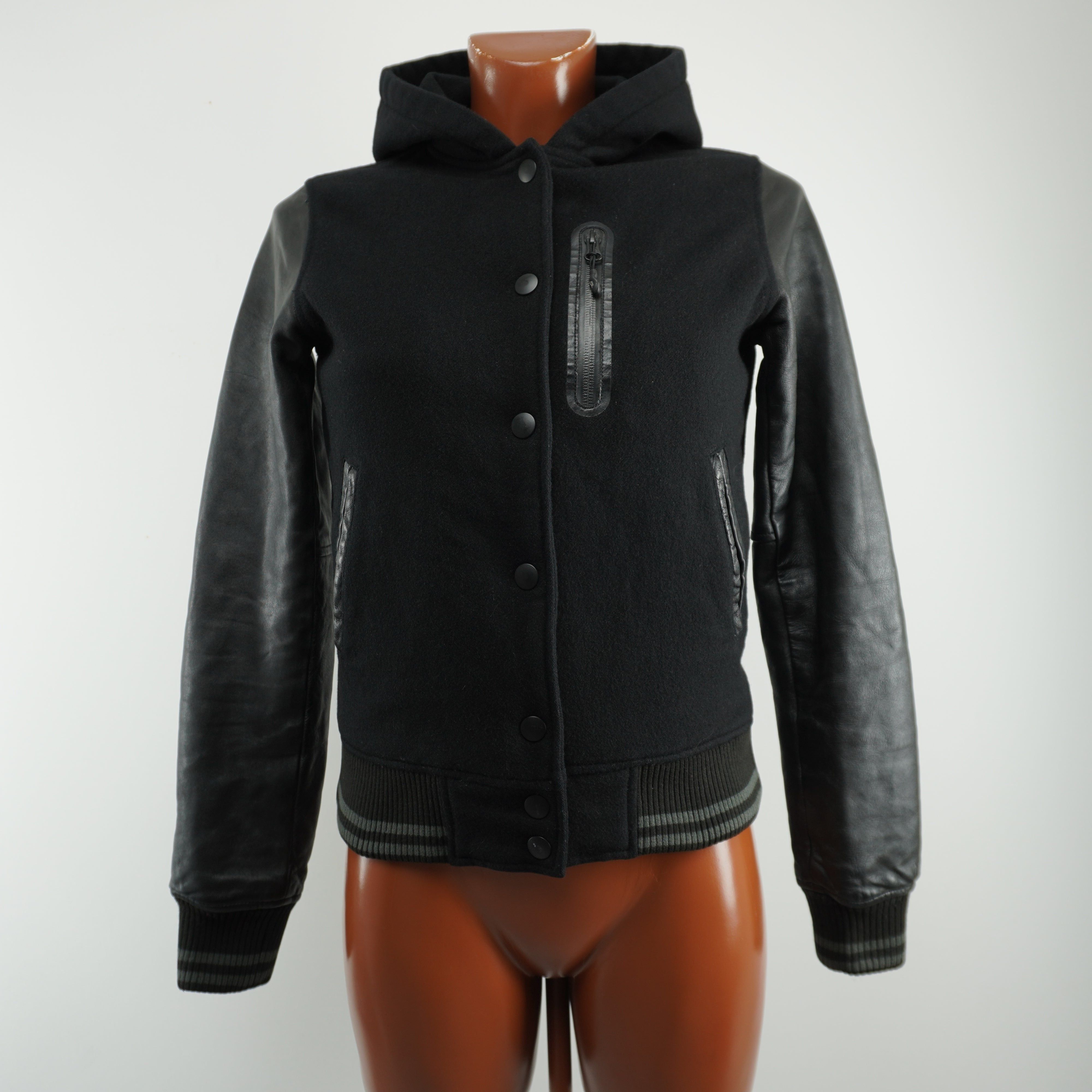 Nike Used Women's Nike Black Jacket Size S / US 4 / IT 40 - 1 Thumbnail