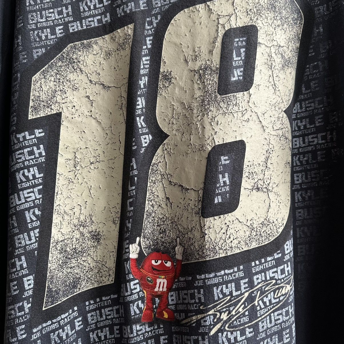 Chase Authentics × NASCAR VINTAGE NASCAR KYLE BUSCH #18 M&M RACING TEE Size US XXL / EU 58 / 5 - 3 Thumbnail