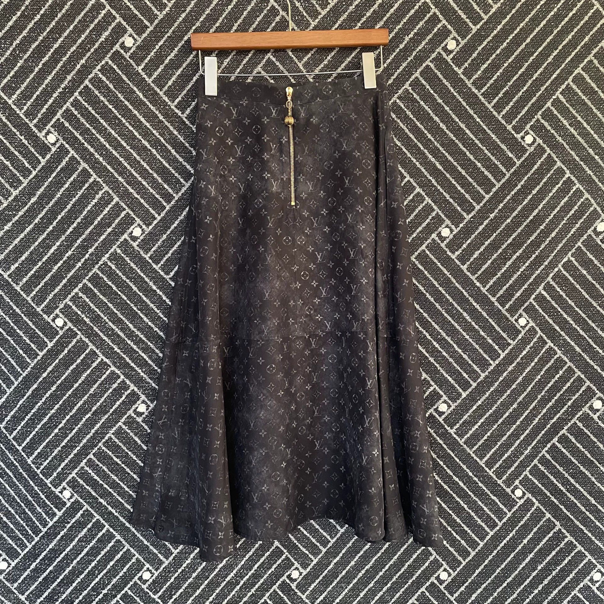 Louis Vuitton LOUIS VUITTON Pleated Silk Maxi Dress Women's Black 34 Size XS / US 0-2 / IT 36-38 - 1 Thumbnail