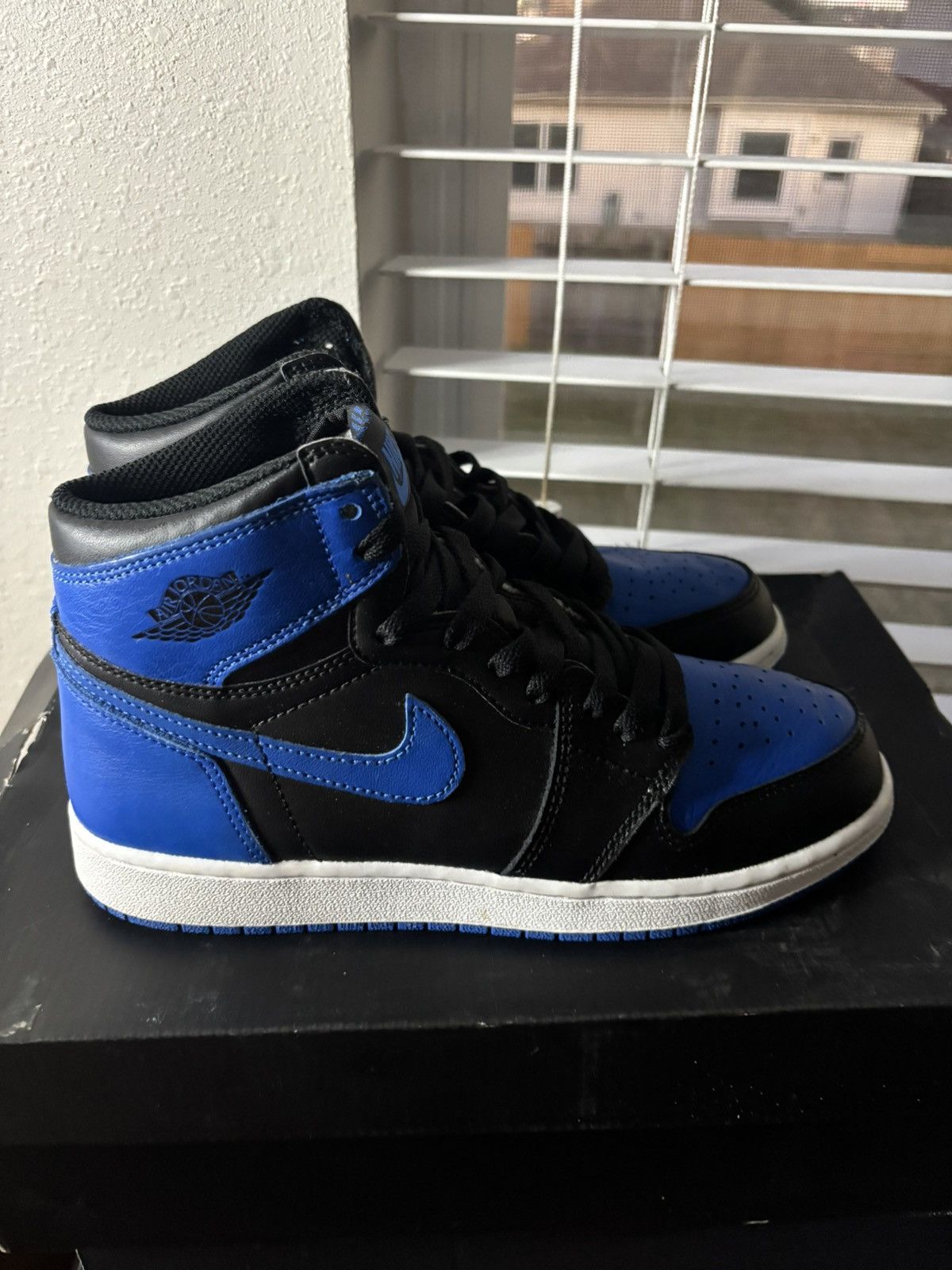 Jordan Brand Jordan 1 Retro Royal (2017) (GS) Size US 6 / EU 39 - 2 Thumbnail