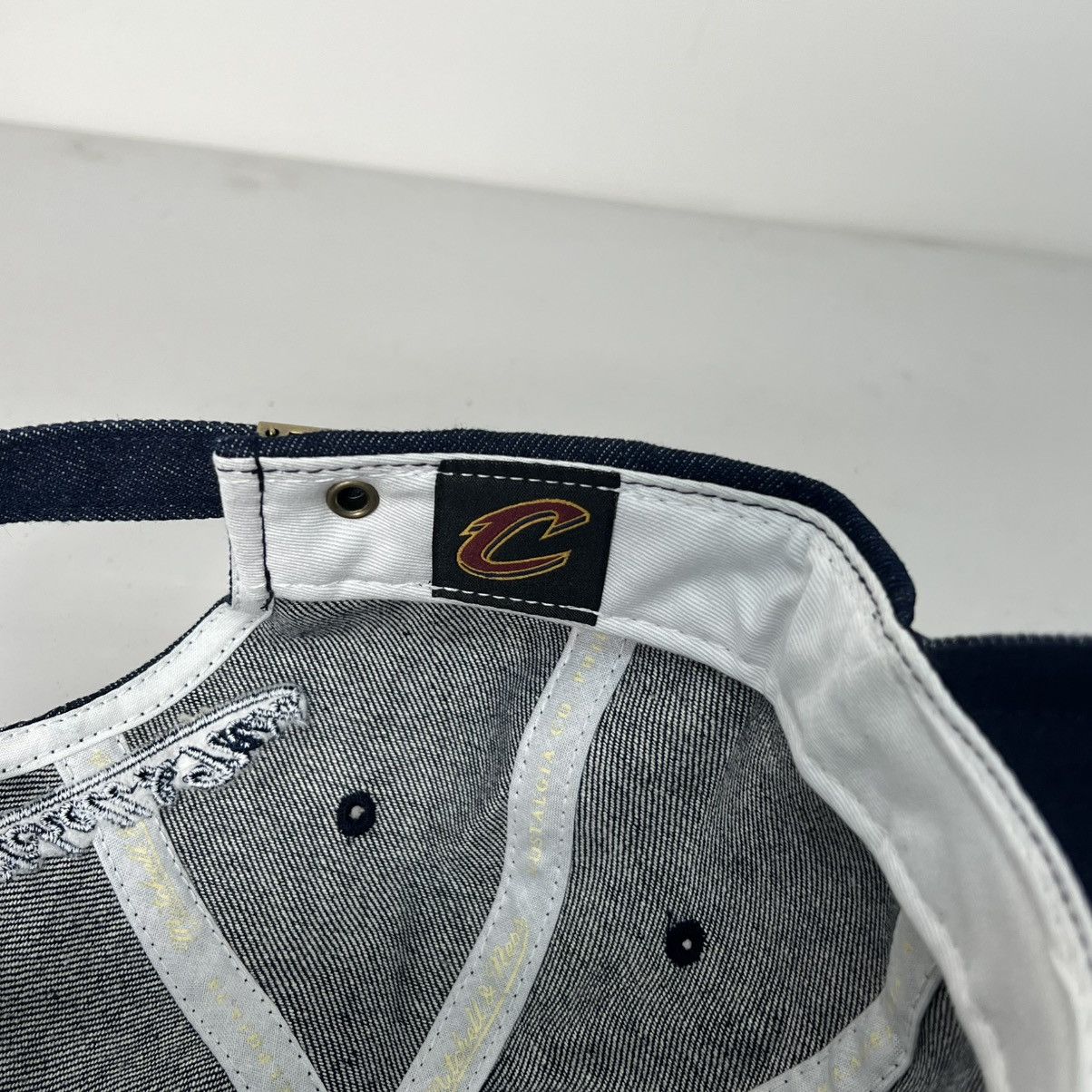Mitchell & Ness NBA Cleveland Cavaliers Denim Size ONE SIZE - 7 Thumbnail