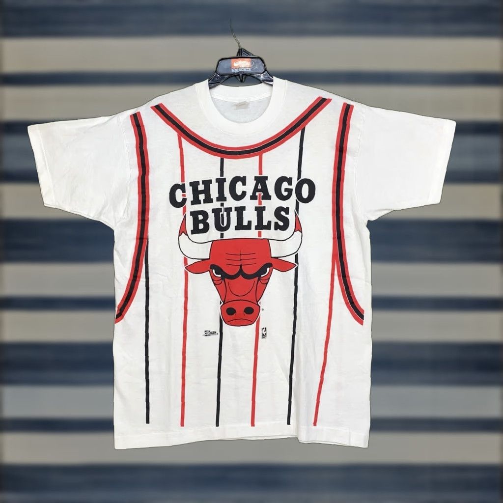 Vintage VINTAGE Chicago Bulls Shirt Mens XL White 1990s Graphic Tee Sportswear Jersey Single Stitch Extra Large Size US XL / EU 56 / 4 - 1 Thumbnail