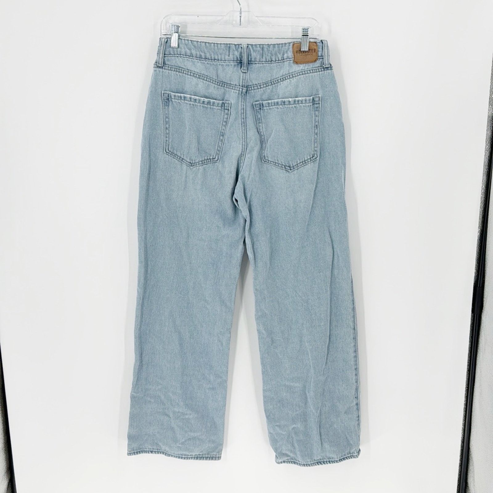 Hollister Hollister ultra high ride baggy light was wide leg jeans Size 30" / US 8 / IT 44 - 2 Thumbnail