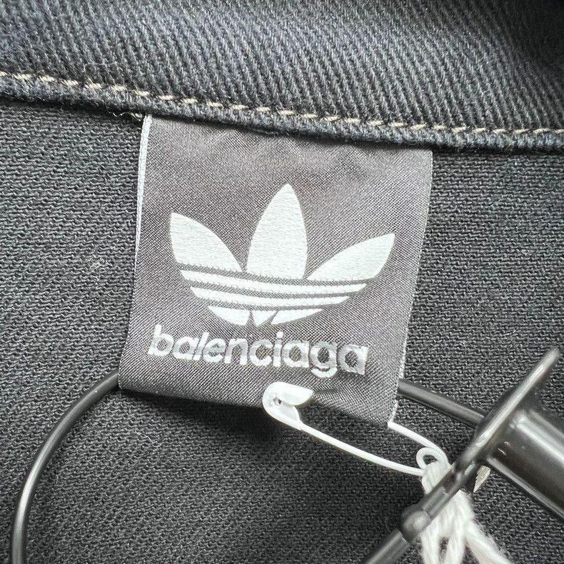 Balenciaga Balenciaga &Adidas three-leaf clover joint destruction den Size US L / EU 52-54 / 3 - 3 Thumbnail
