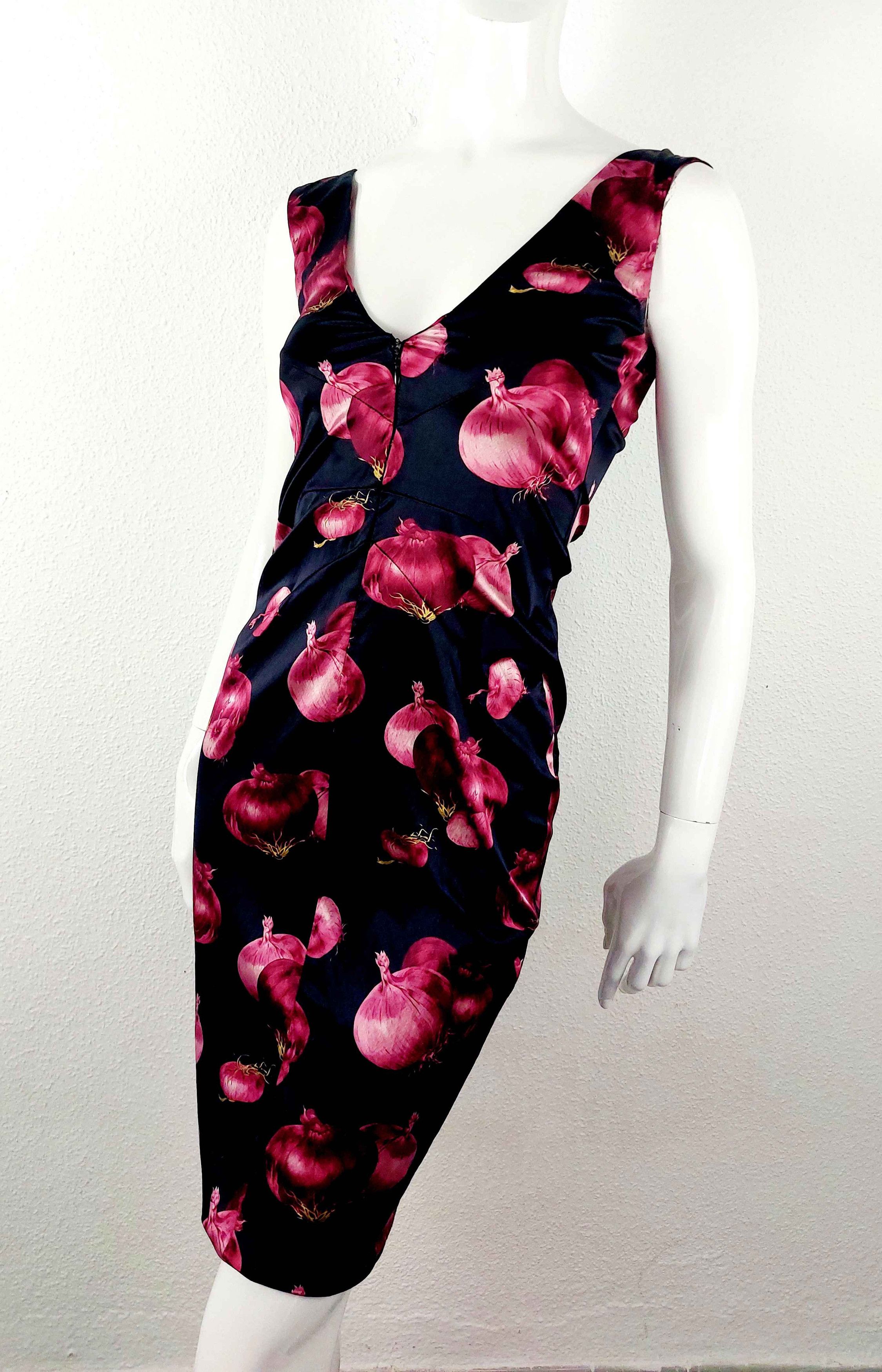 Dolce & Gabbana Runway Dolce & Gabbana Red Onions 1999 Kendall Jenner Dress Size XS / US 0-2 / IT 36-38 - 5 Thumbnail