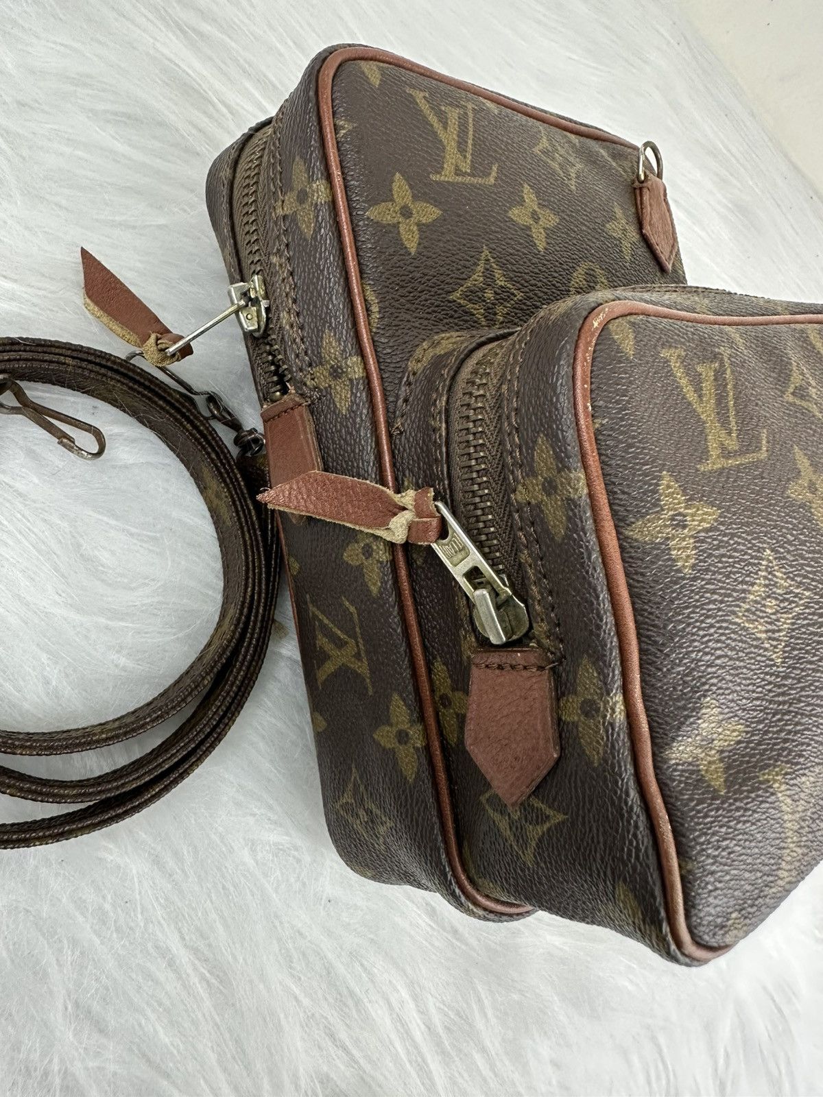 Louis Vuitton (Interior Repair) Louis Vuitton Amazon Shoulder Bag Size ONE SIZE - 3 Thumbnail