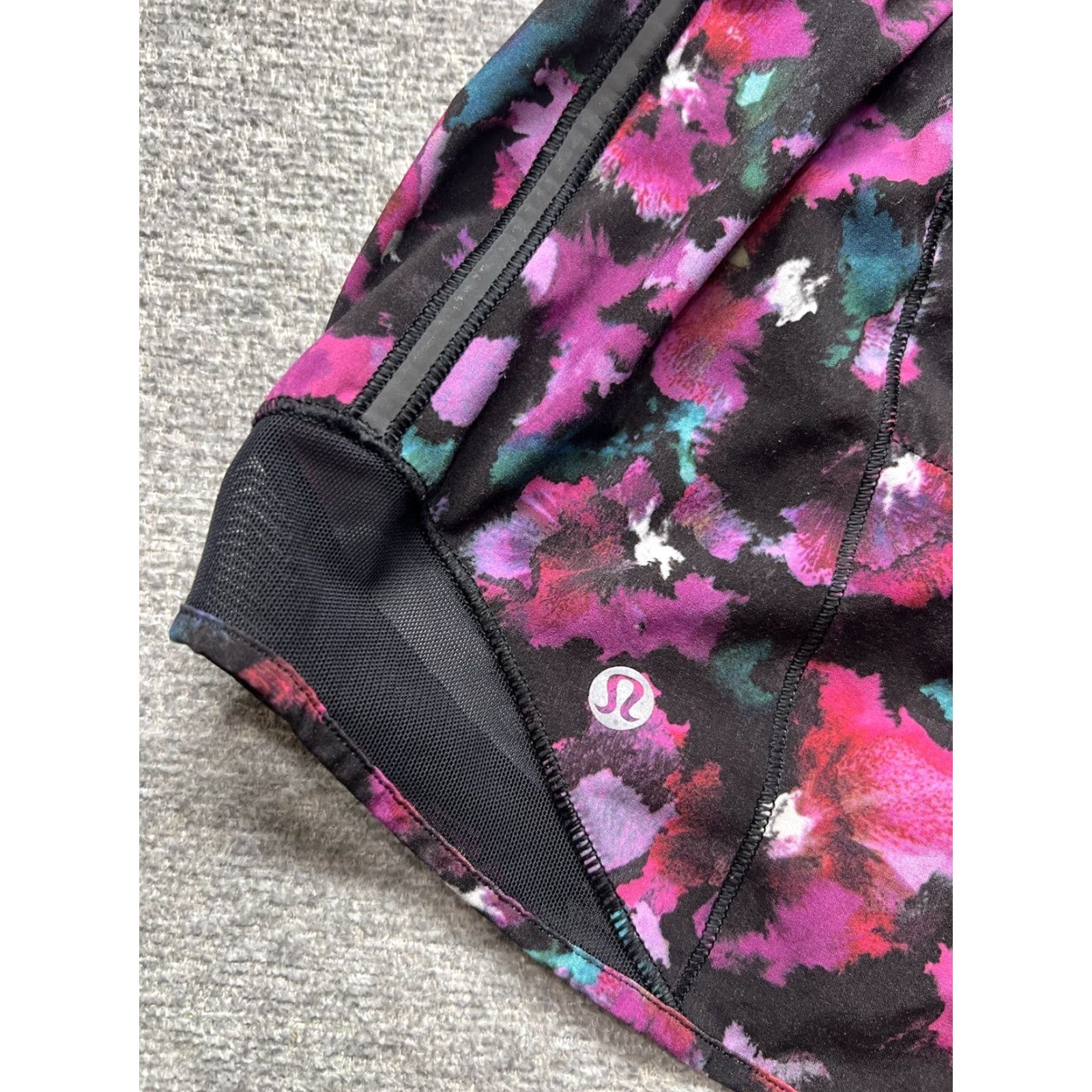 Lululemon Lululemon Hotty Hot Shorts Mini Midnight Bloom Fuchsia Floral Workout Run Size 4 Size 27" / US 4 / IT 40 - 7 Thumbnail
