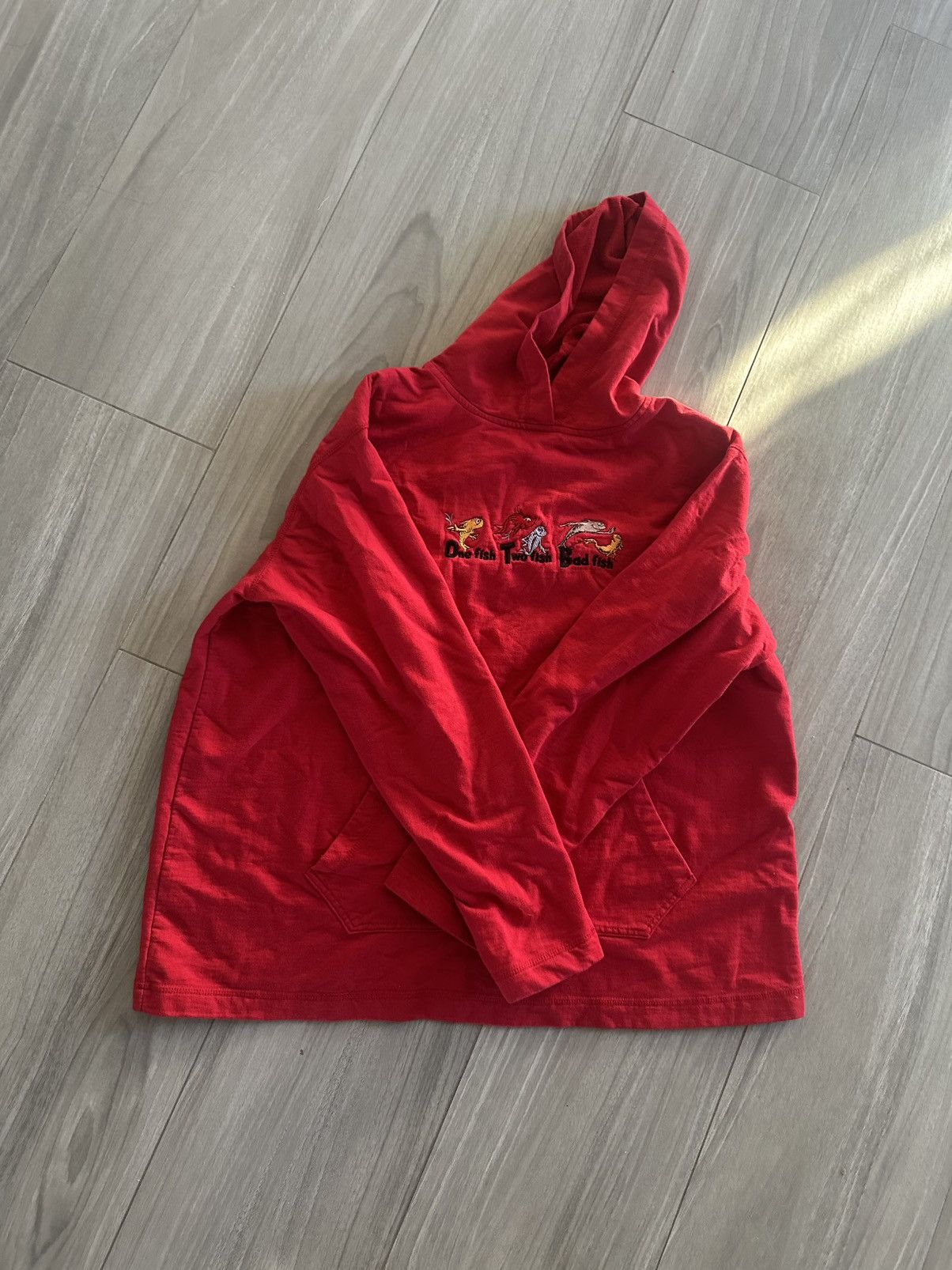 Vintage VINTAGE DR. SUESS "One Fish Two Fish Bad Fish" RED HOODIE Size L / US 10 / IT 46 - 2 Thumbnail