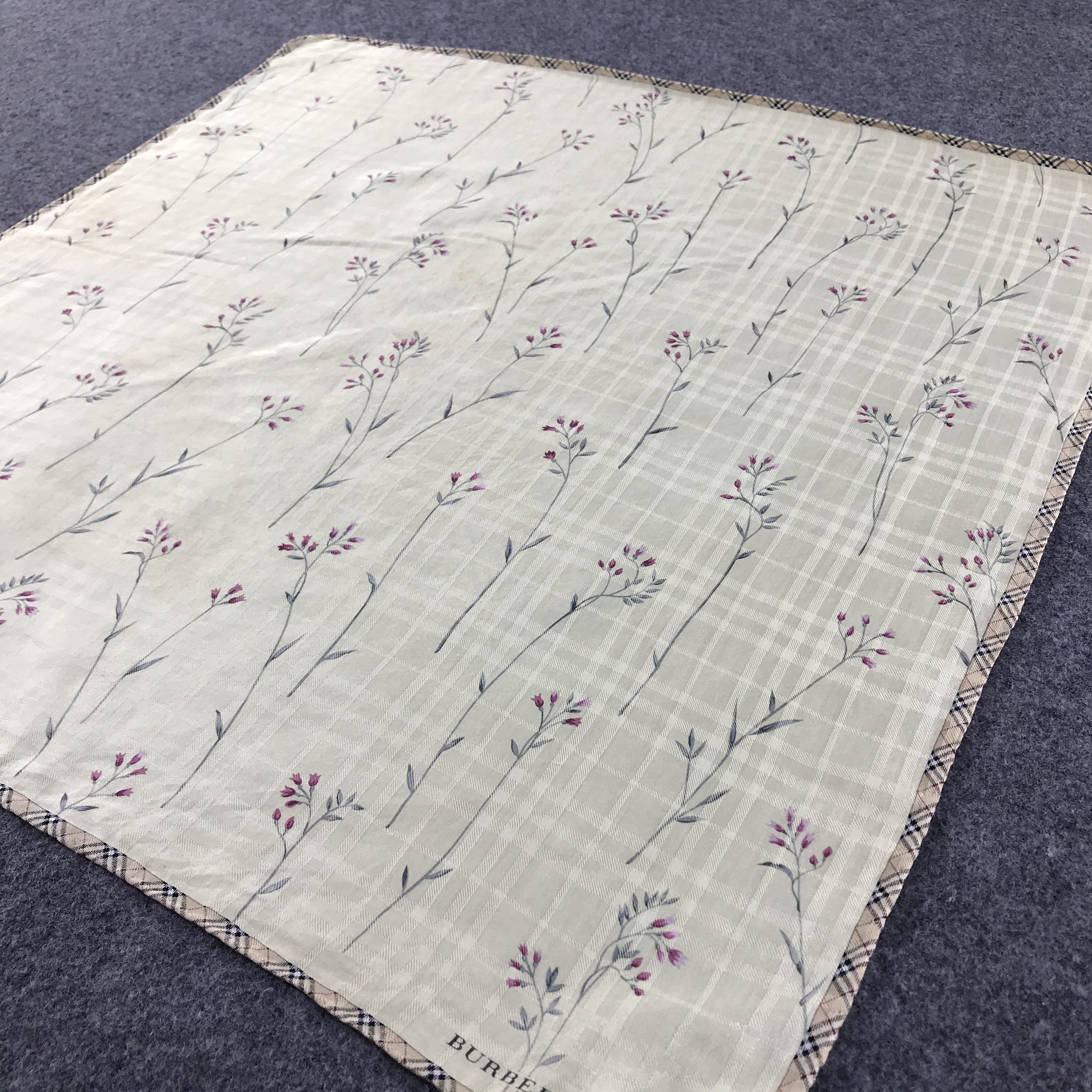 Burberry Burberry Handkerchief Neckerchief Bandana H238 Size ONE SIZE - 1 Thumbnail