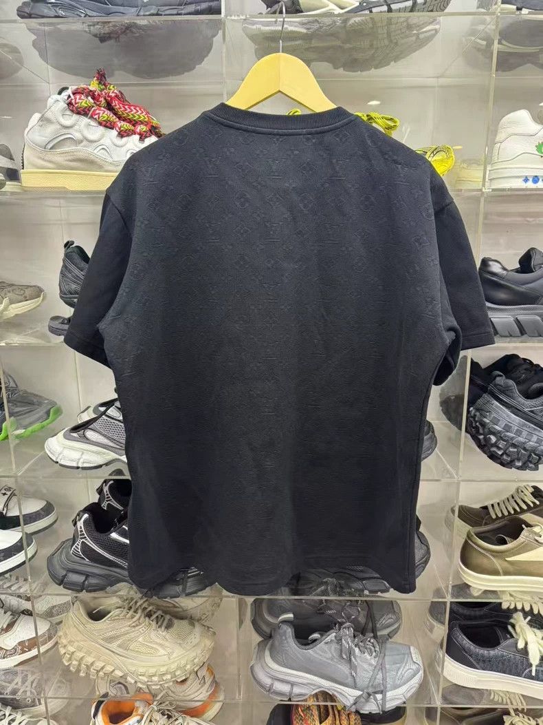 Louis Vuitton Louis Vuitton Solid chest pocket crewneck short sleeve T-s Size US XL / EU 56 / 4 - 2 Thumbnail