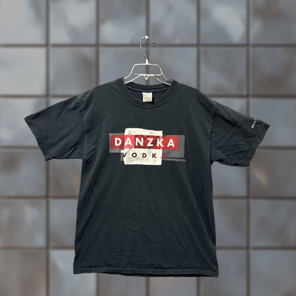 Gildan Danzka Vodka Alcohol Made To Chill Short Sleeve Black Promo T-Shirt Men’s L Size Black National Mens T-Shirt Size US L / EU 52-54 / 3 - 1 Thumbnail