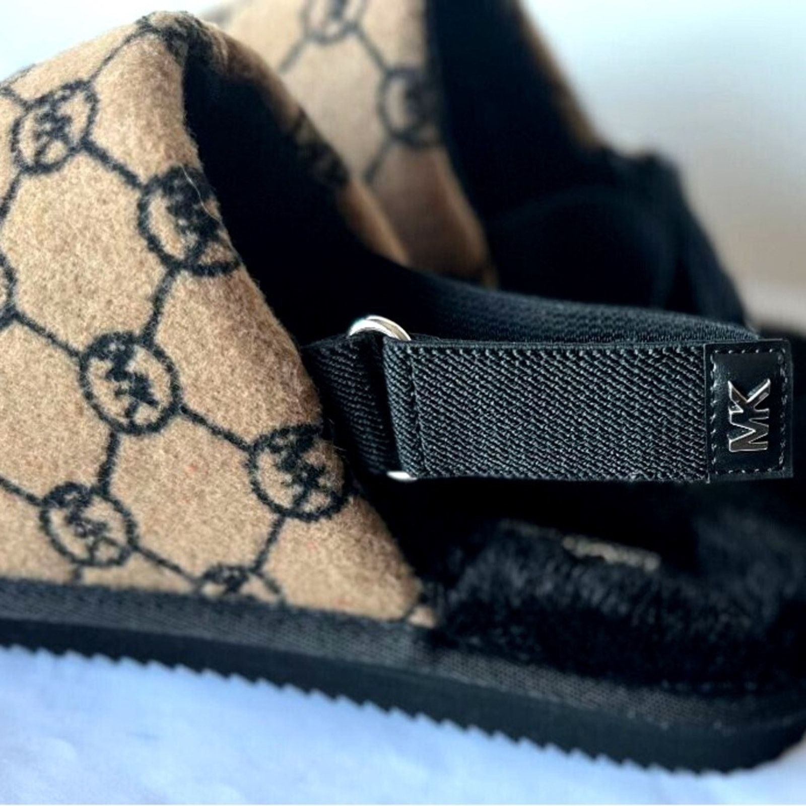 Michael Kors NEW MICHAEL KORS Logo Women's Slide Slippers Size 11 Size US 11 / IT 41 - 2 Thumbnail