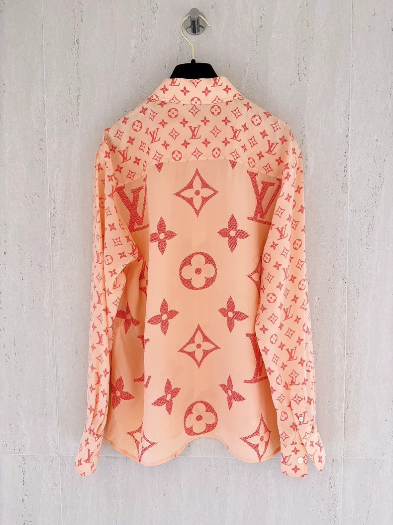 Louis Vuitton Louis Vuitton size 38 Silk shirt with full logo shirt 2503 Size US M / EU 48-50 / 2 - 2 Thumbnail