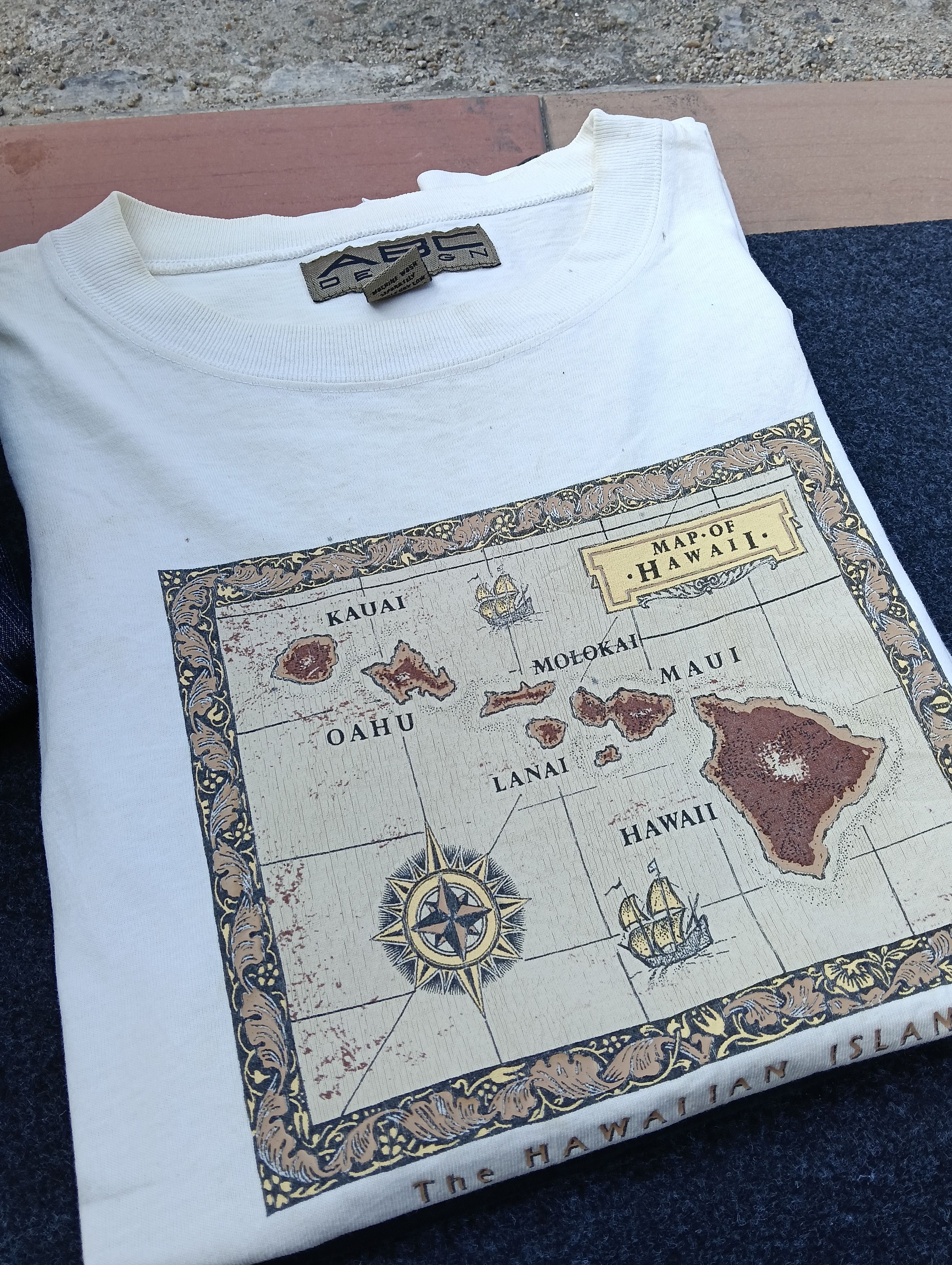 Vintage VINTAGE MAP OF HAWAII TSHIRT. Size US S / EU 44-46 / 1 - 1 Thumbnail