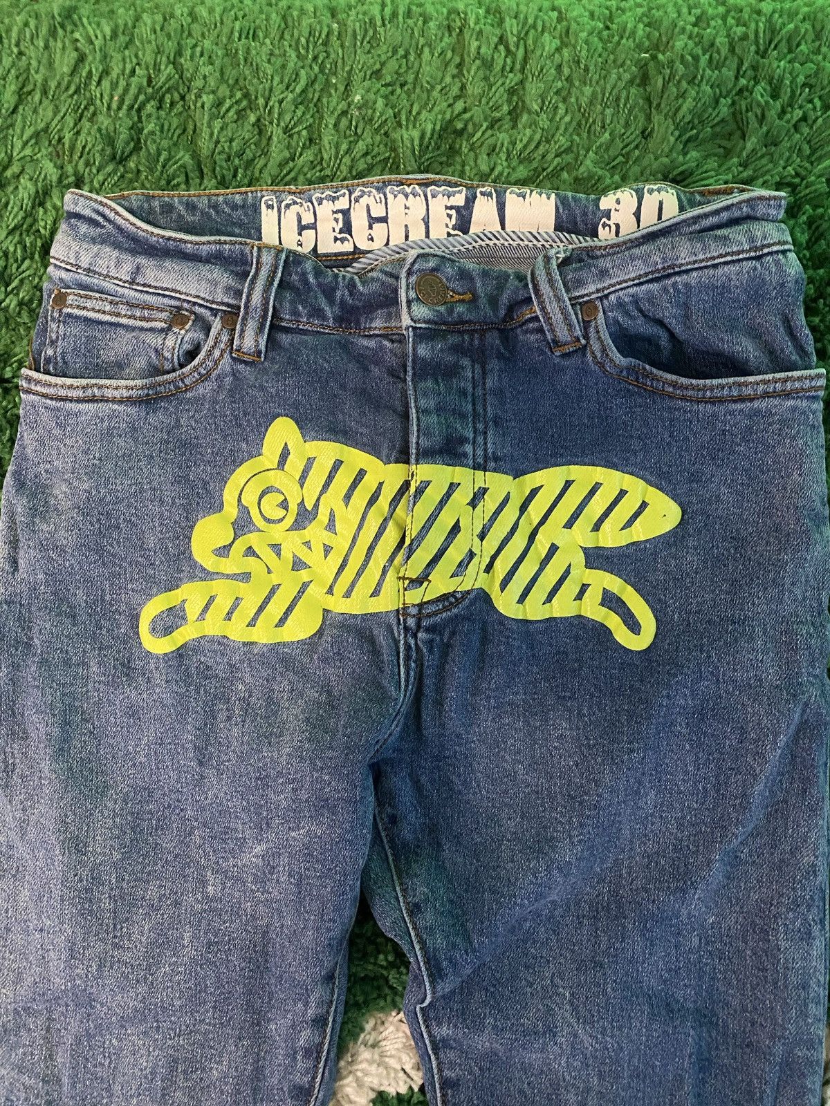Icecream ICECREAM “Running Dog” Front Print Jeans Medium Blue Size 30 Size US 30 / EU 46 - 2 Thumbnail