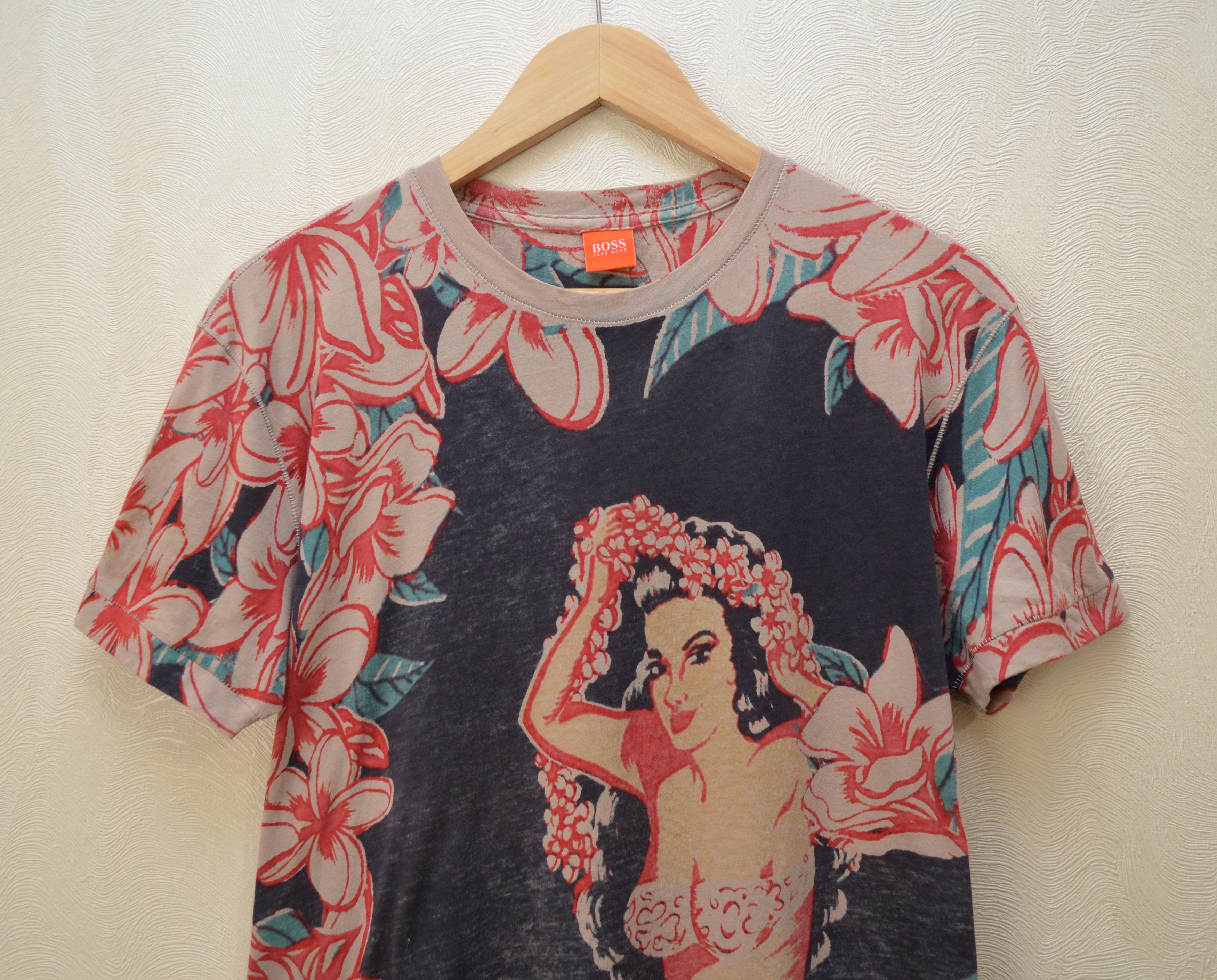Designer × Hugo Boss Hugo Boss Tropical Floral Carribean Abstract Print t shirt Size US M / EU 48-50 / 2 - 2 Thumbnail