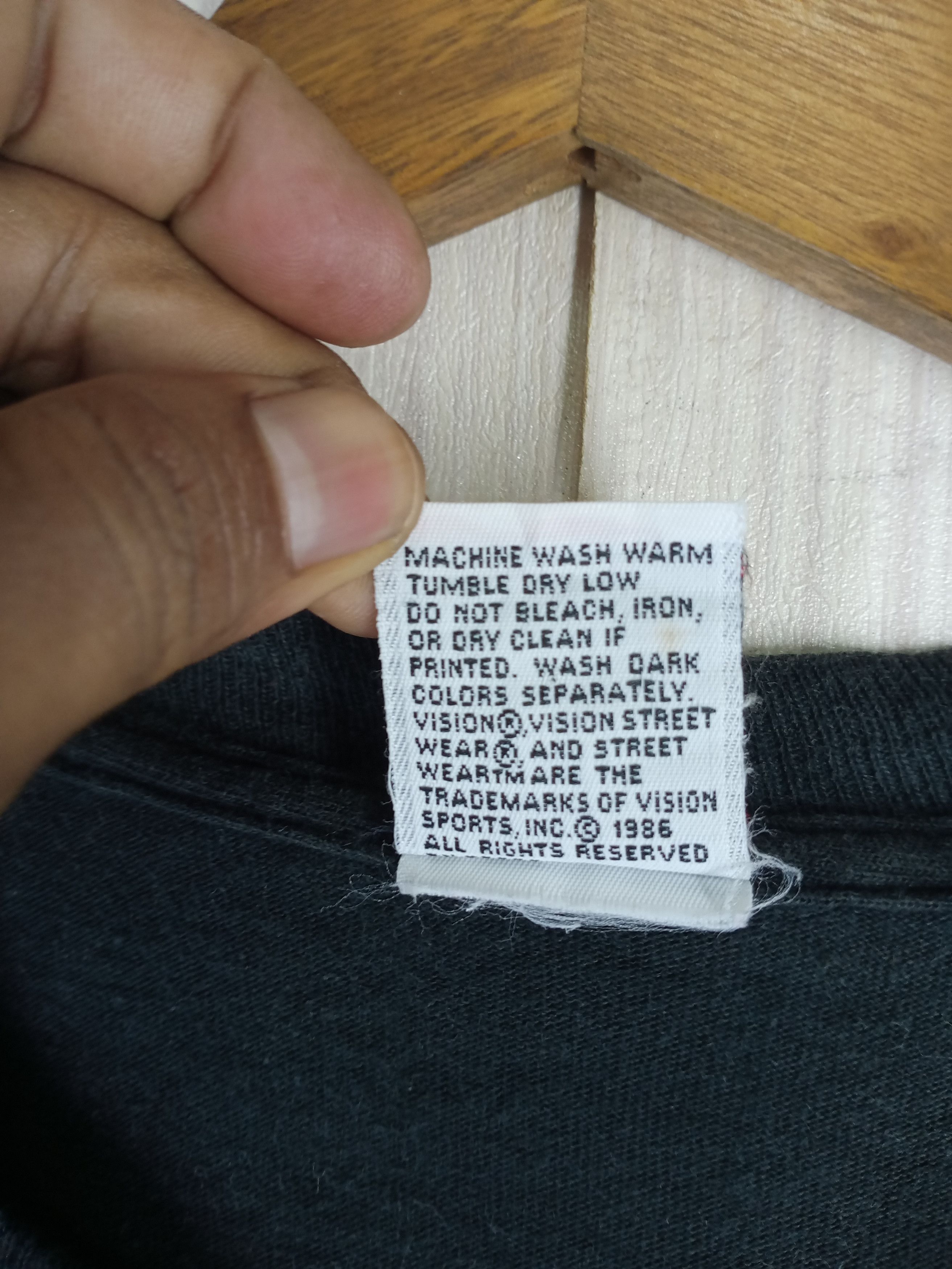 Vision Streetwear Rare Vintage 90s Vision Street Wear Distressted Tshirt Size US L / EU 52-54 / 3 - 7 Thumbnail