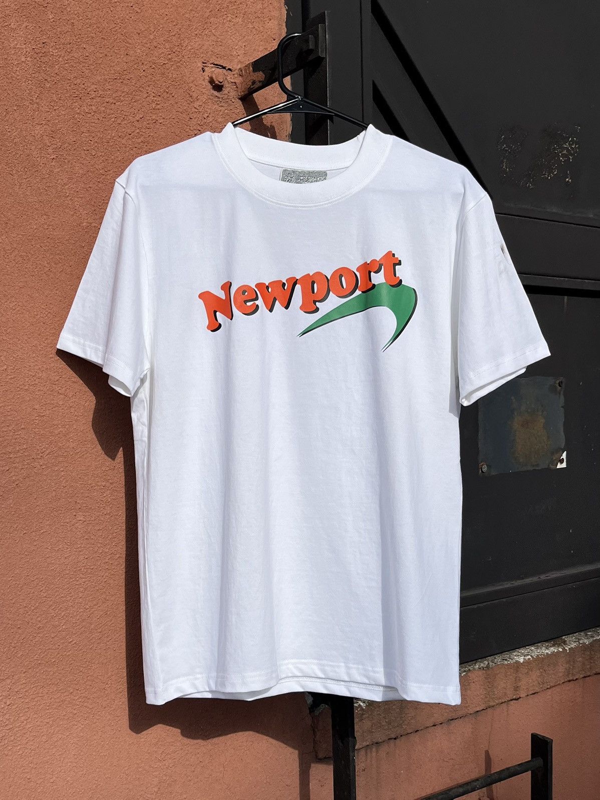 Vintage Newport White Tee Size US L / EU 52-54 / 3 - 1 Thumbnail