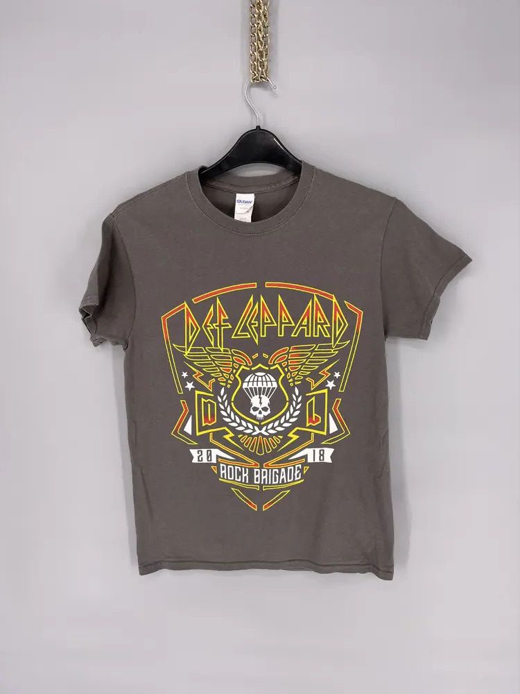 Band Tees Vintage Y2K Def Leppard Tour 2018 Band Tee Size S Size US S / EU 44-46 / 1 - 1 Thumbnail