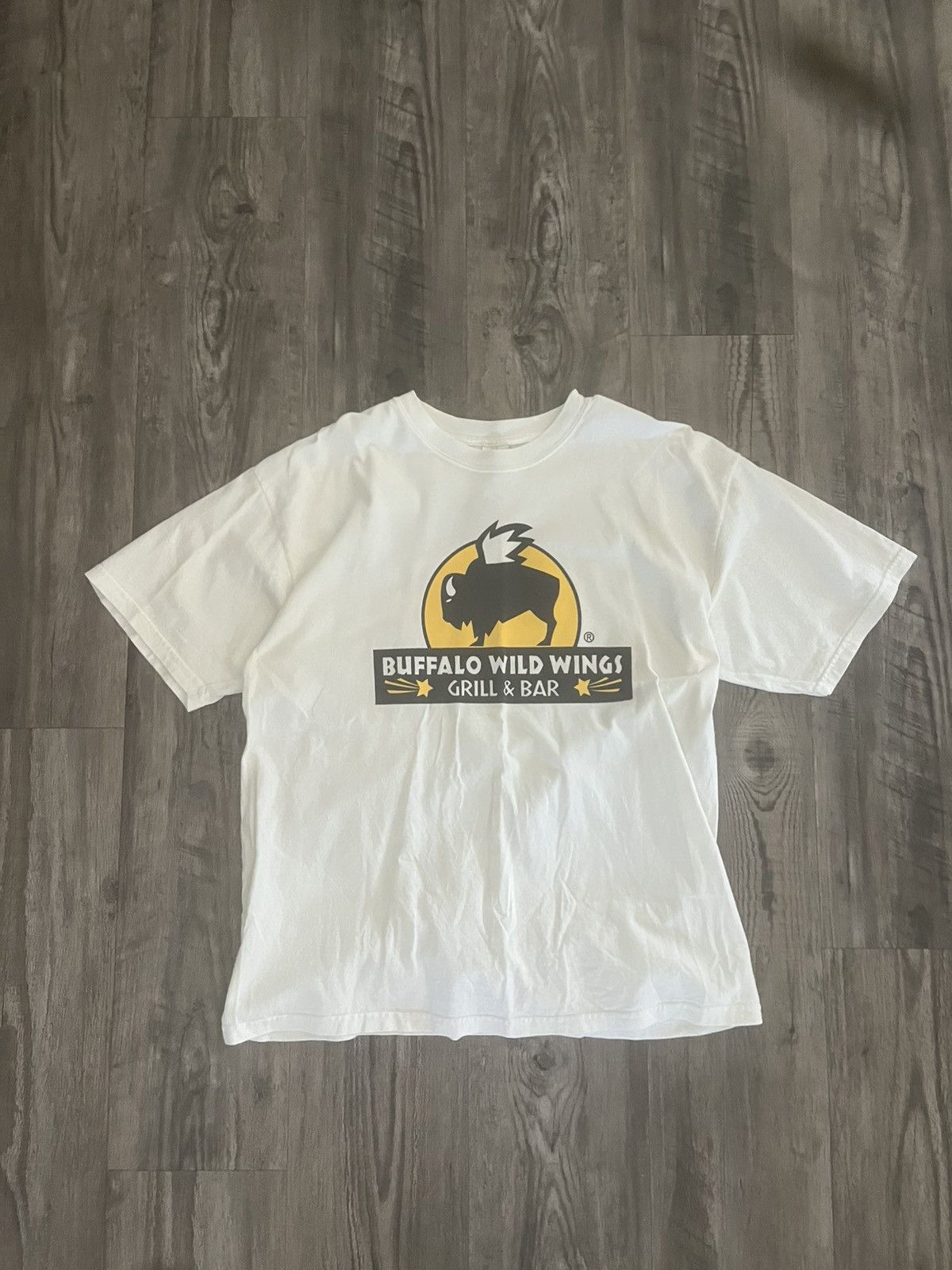Vintage Vintage Buffalo Wild Wings Tee Size US XL / EU 56 / 4 - 1 Thumbnail