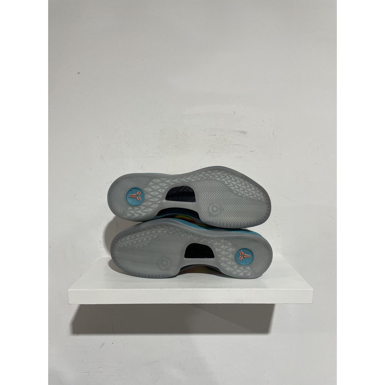 Nike NIKE KOBE 8 PROTRO VENICE BEACH SIZE 9.5 NEW Size US 9.5 / EU 42-43 - 4 Thumbnail