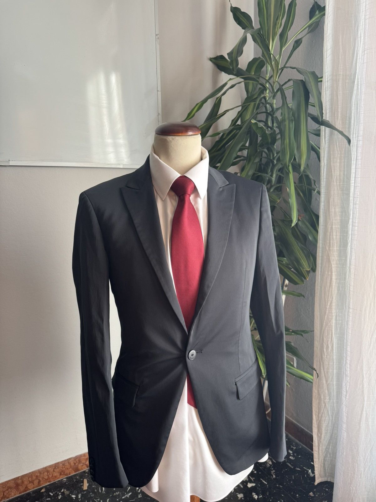 Calvin Klein Calvin Klein 46 black suit Size 46R - 1 Thumbnail